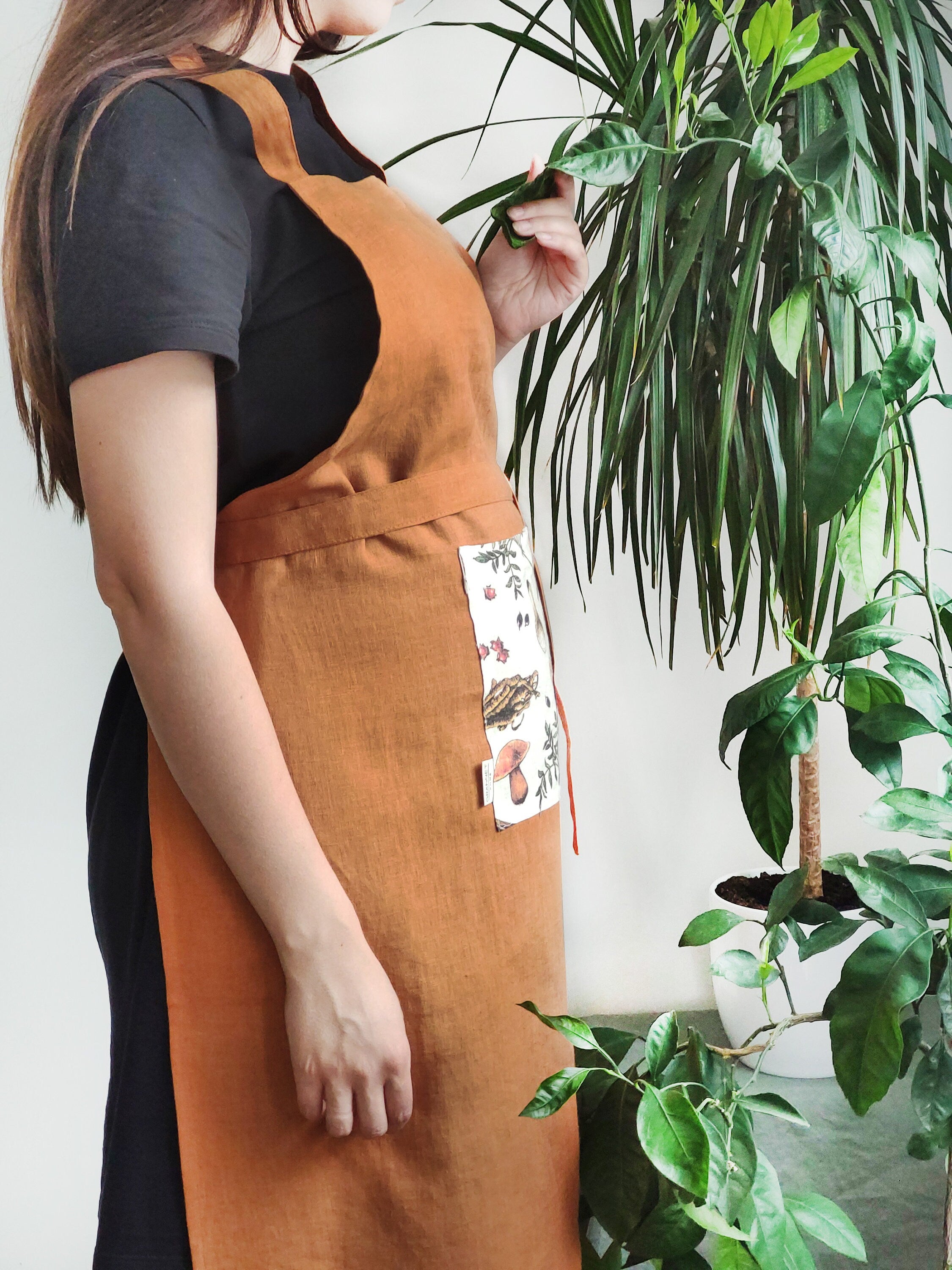 Cinnamon Linen Apron with Mushroom pocket