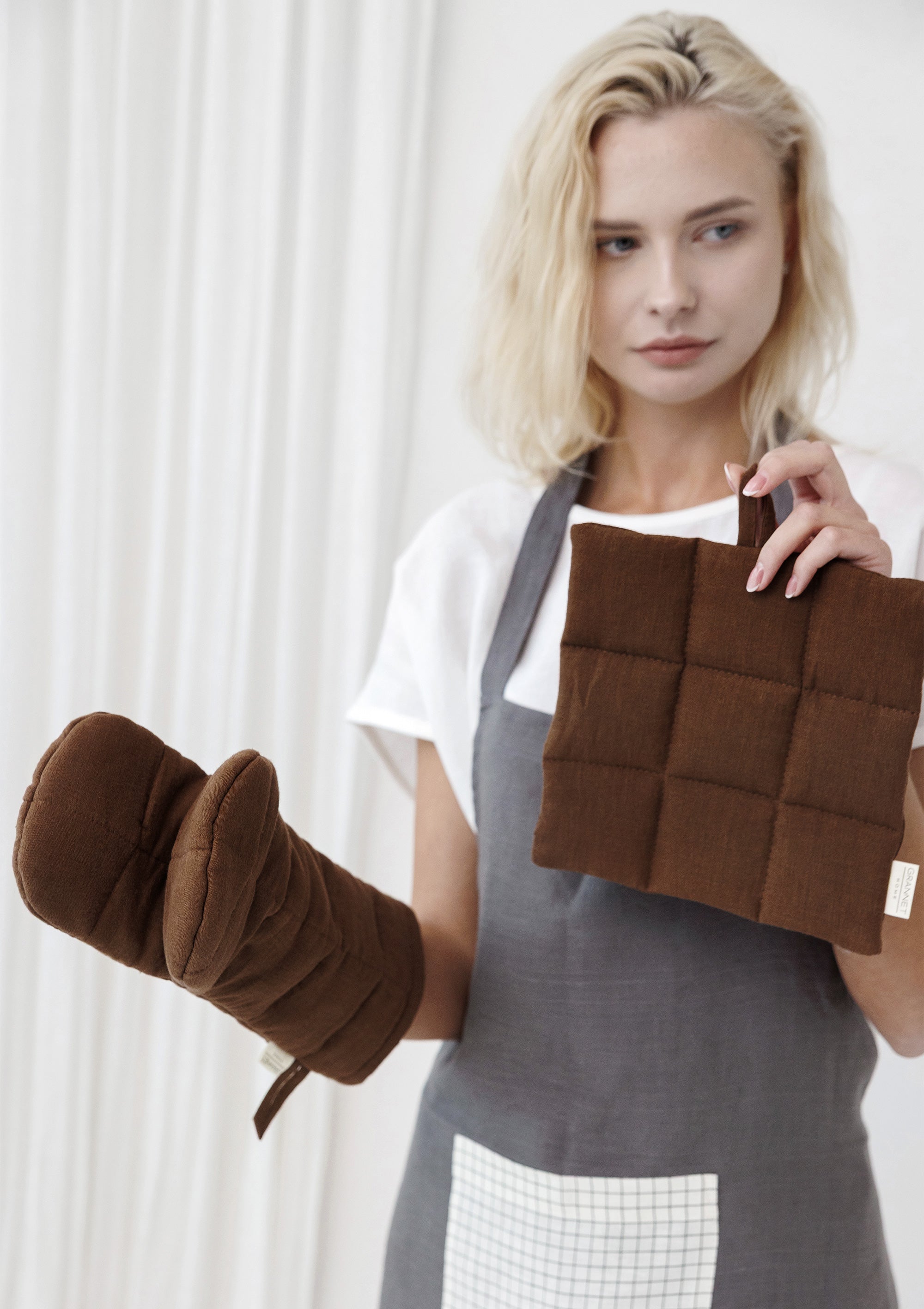 Pot Holder in Walnut