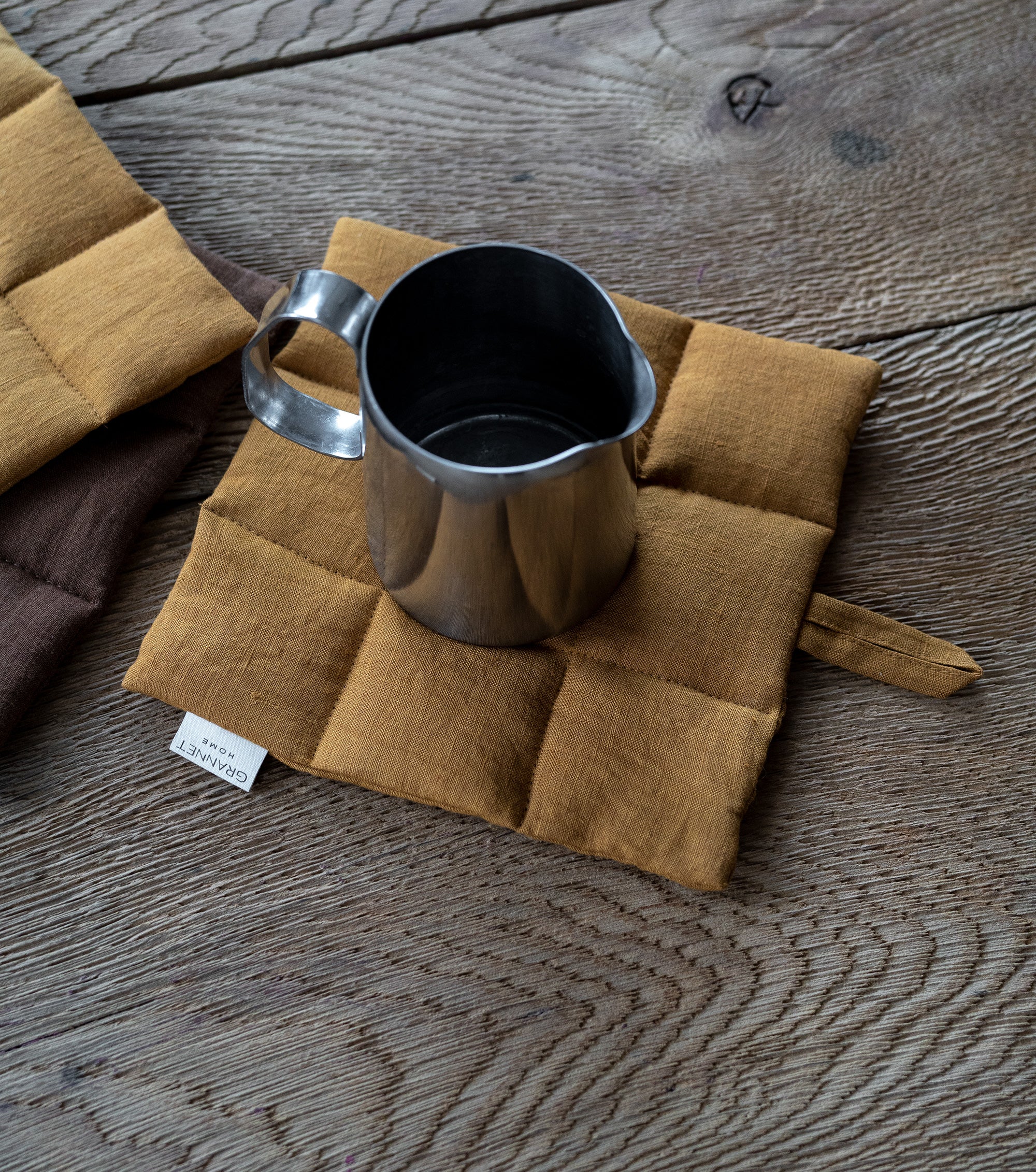 Pot Holder in Walnut