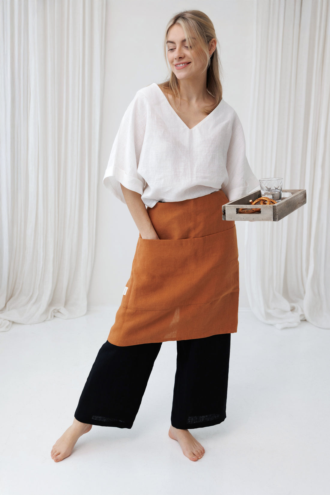 Short Waist Linen Apron in Cinnamon