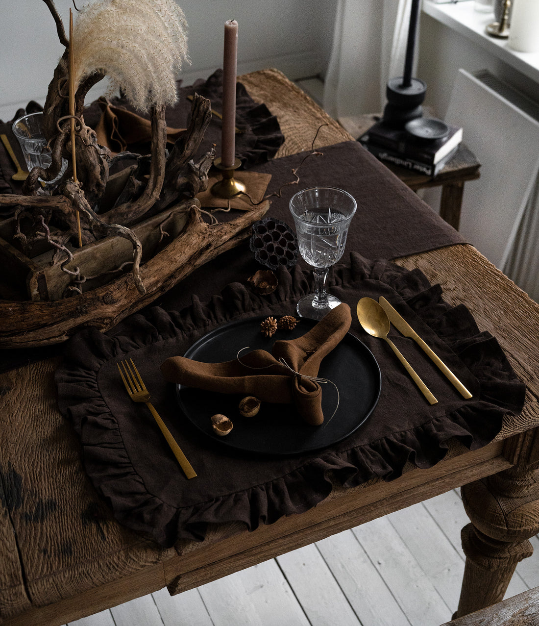 Ruffled Linen Placemat in Chocolate