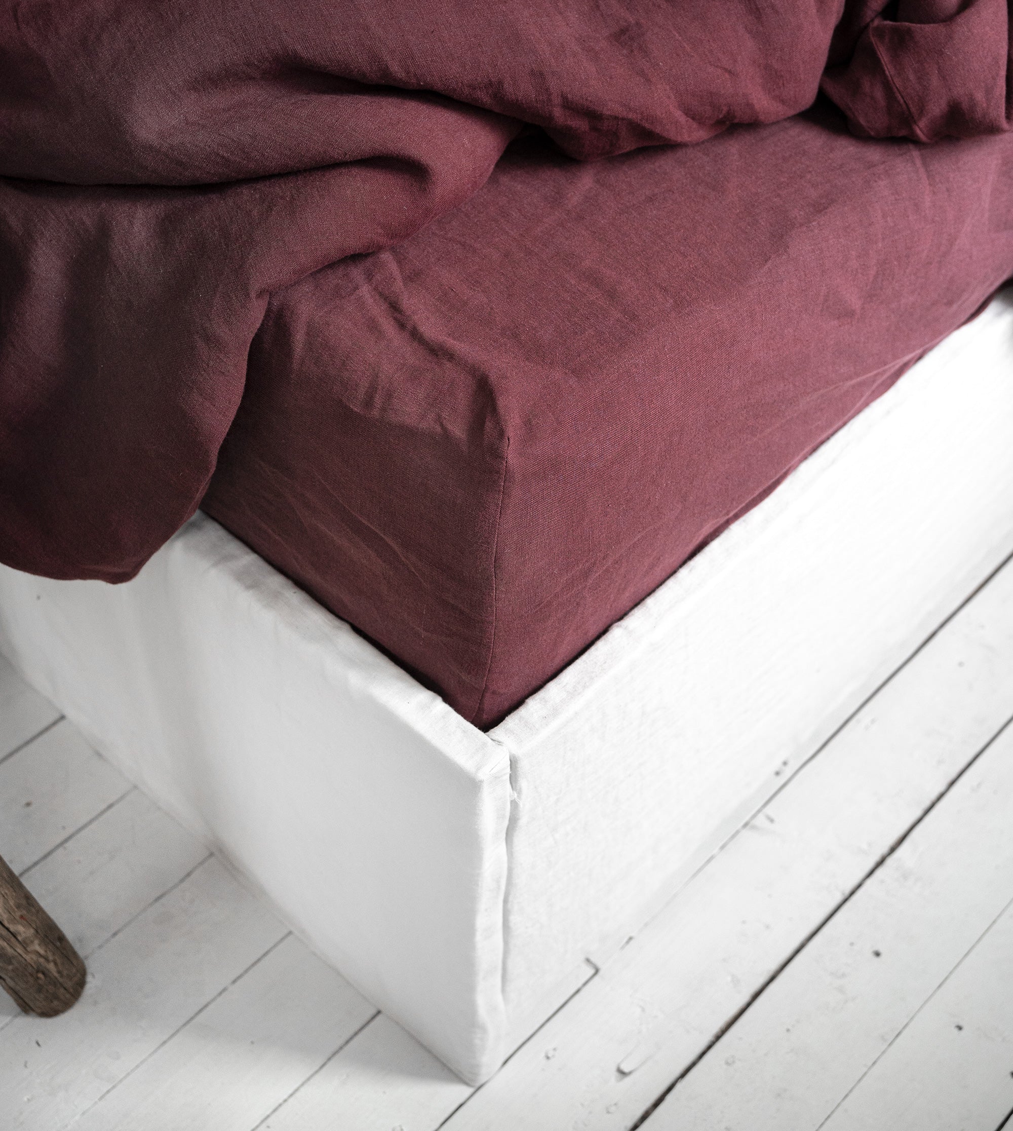 Linen Fitted Sheet in Burgundy