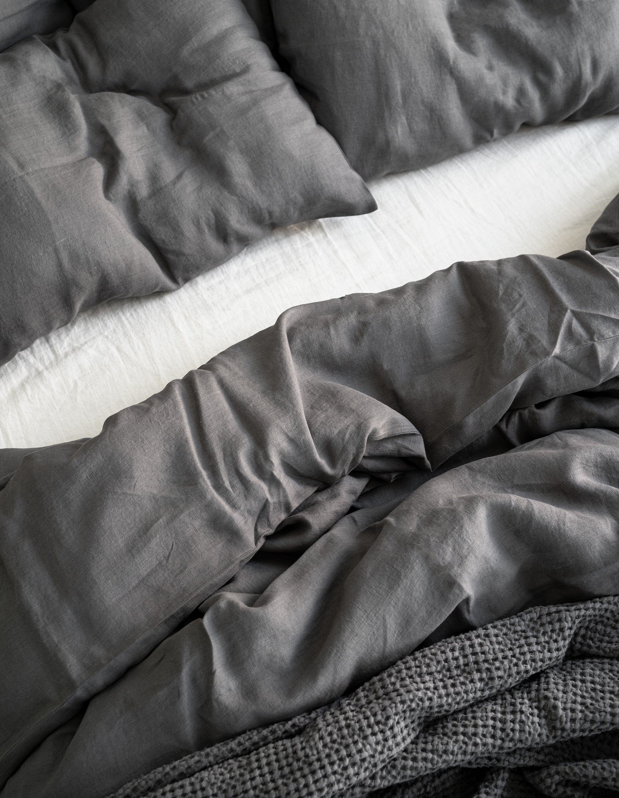 Linen Fitted Sheet in Charcoal Gray