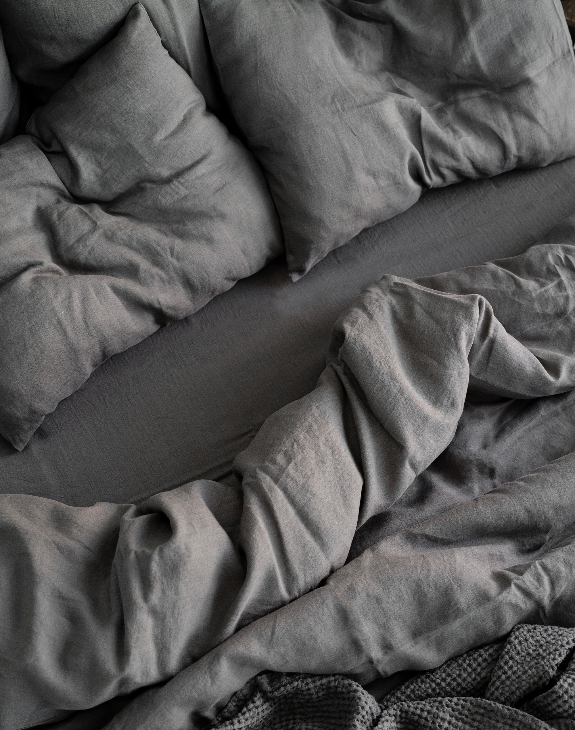 Linen Fitted Sheet in Charcoal Gray