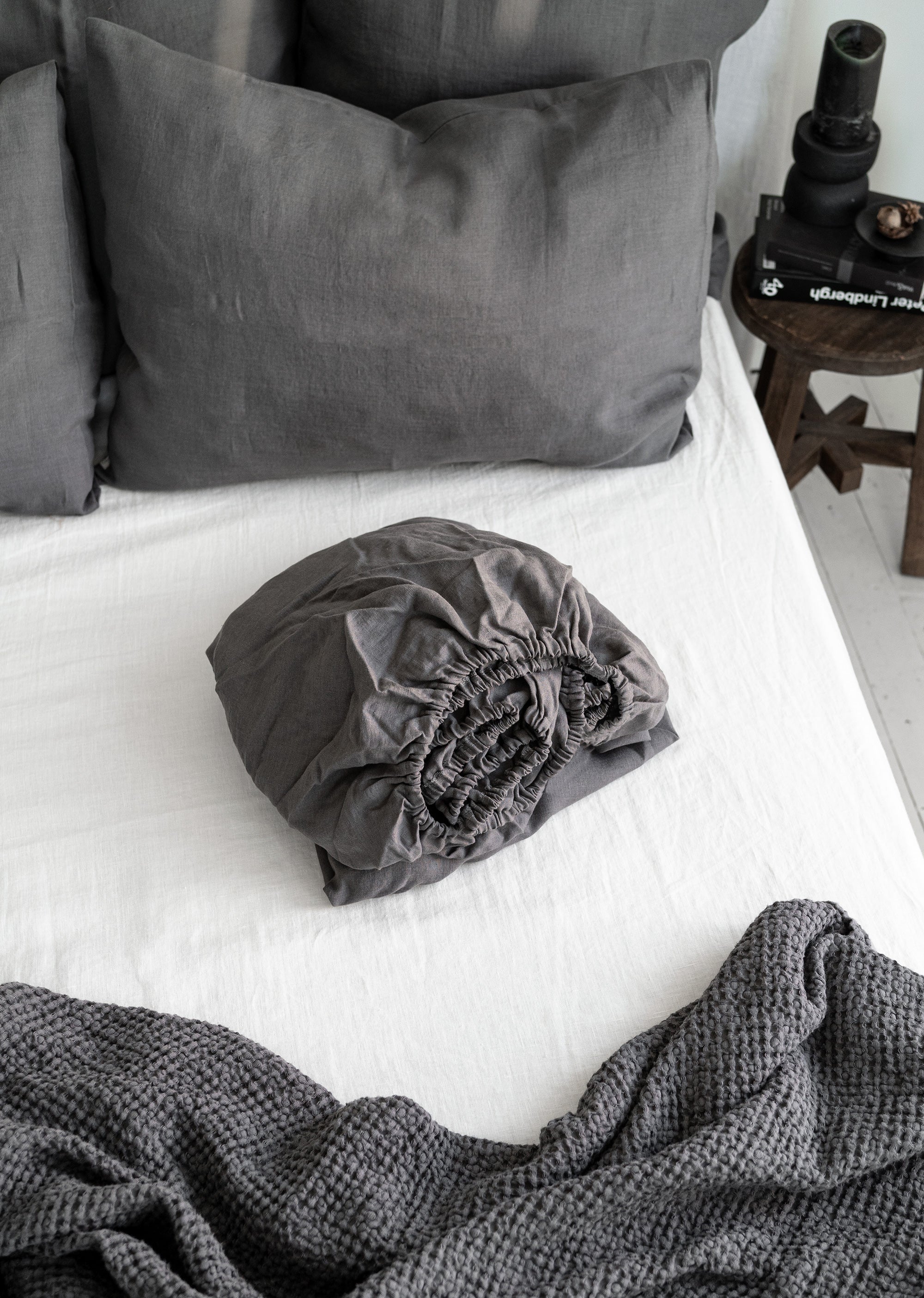 Linen Fitted Sheet in Charcoal Gray