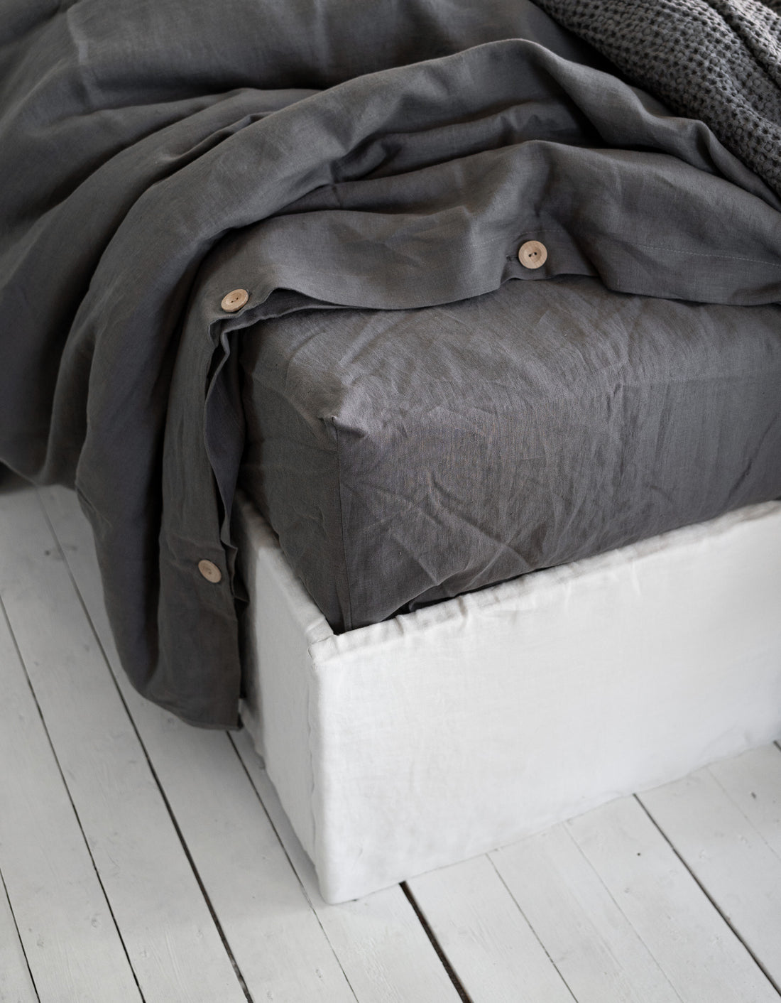 Linen Fitted Sheet in Charcoal Gray