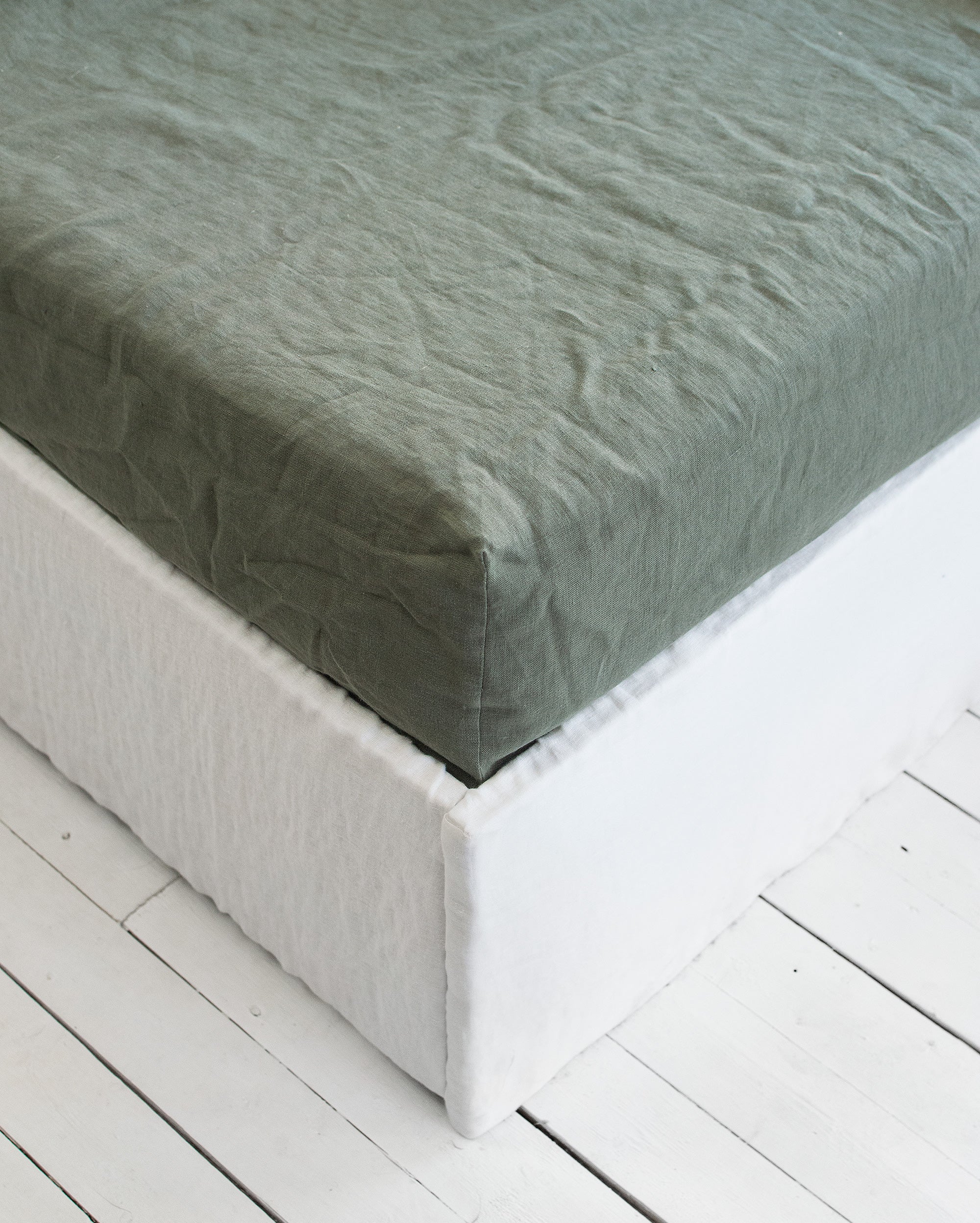 Linen Fitted Sheet in Botanic Green