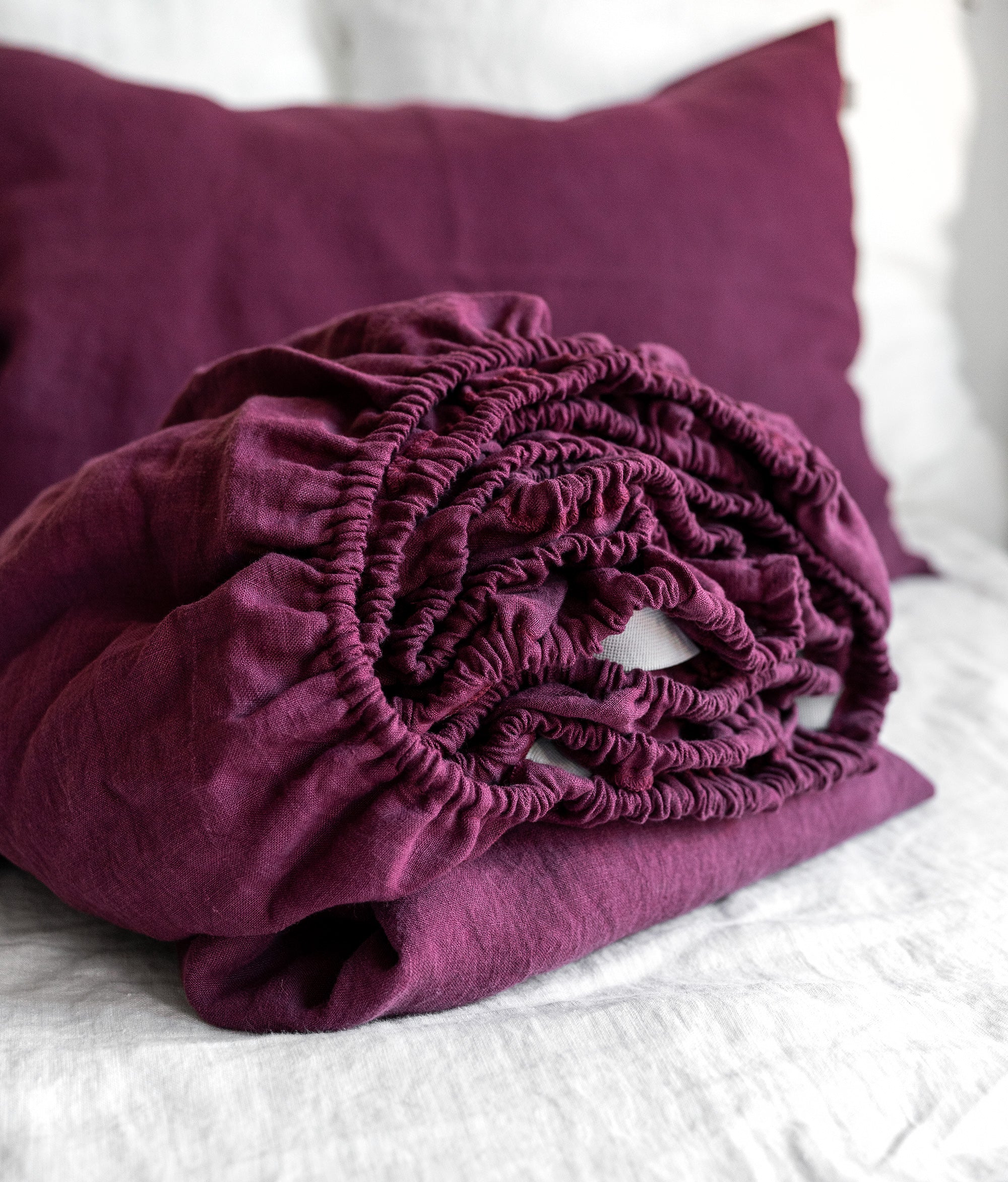 Linen Fitted Sheet in Fuchsia