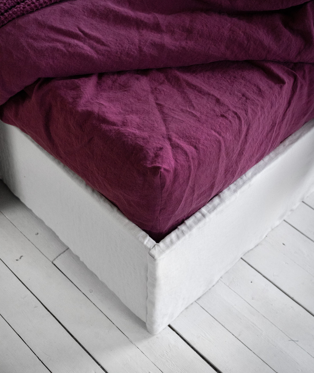 Linen Fitted Sheet in Fuchsia