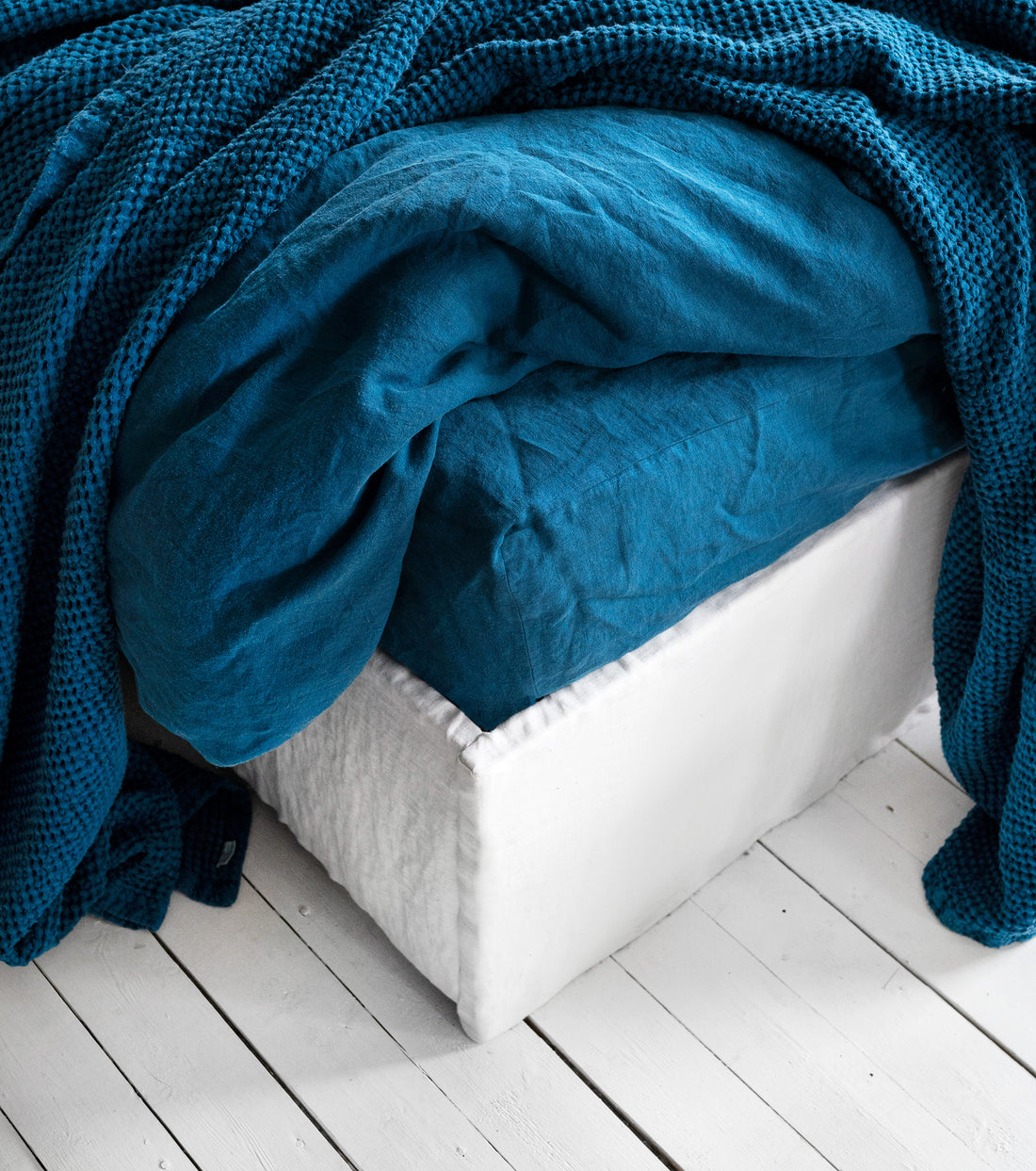 Linen Fitted Sheet in Lake Blue