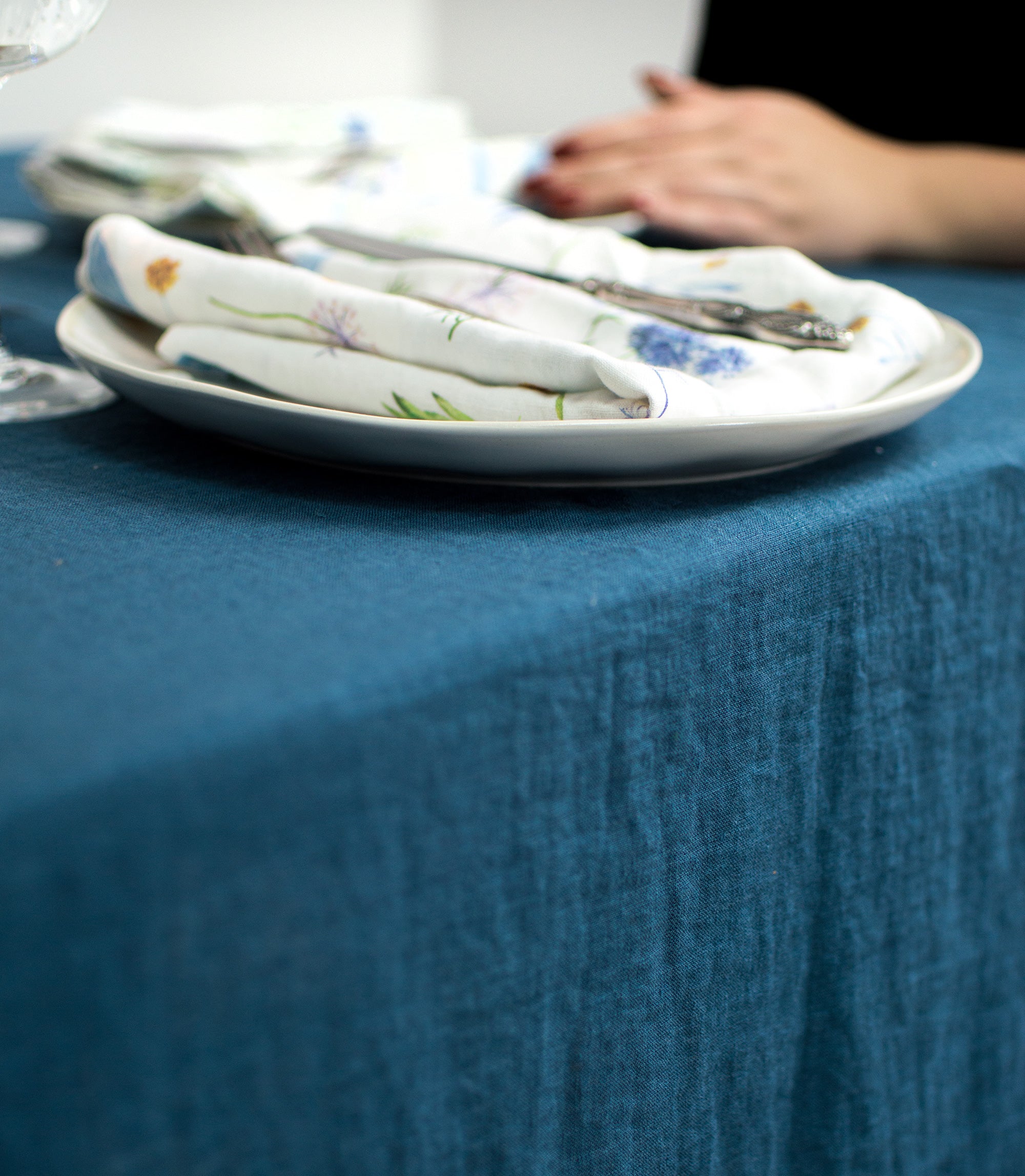 Linen tablecloth in Lake Blue