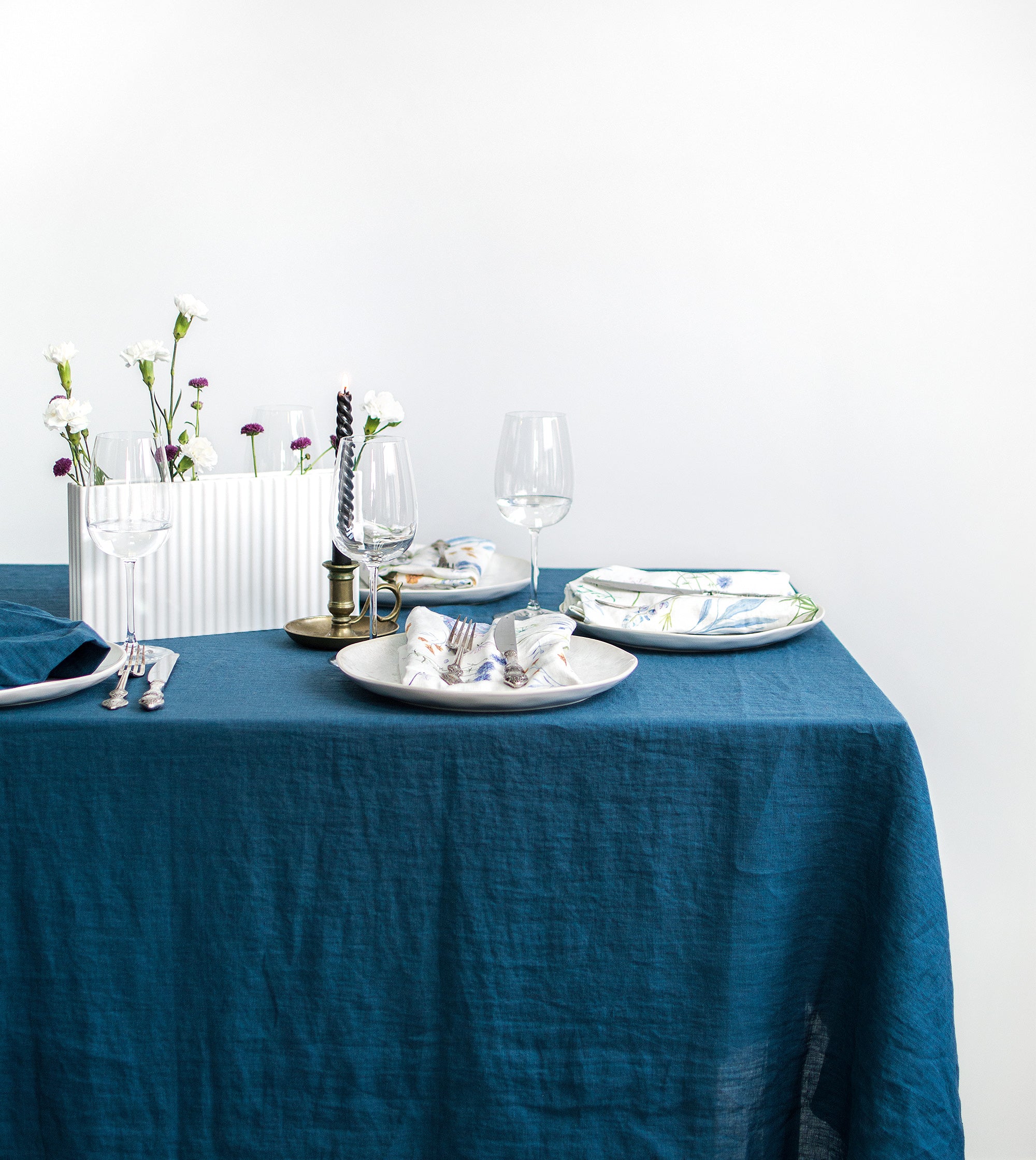 Linen tablecloth in Lake Blue