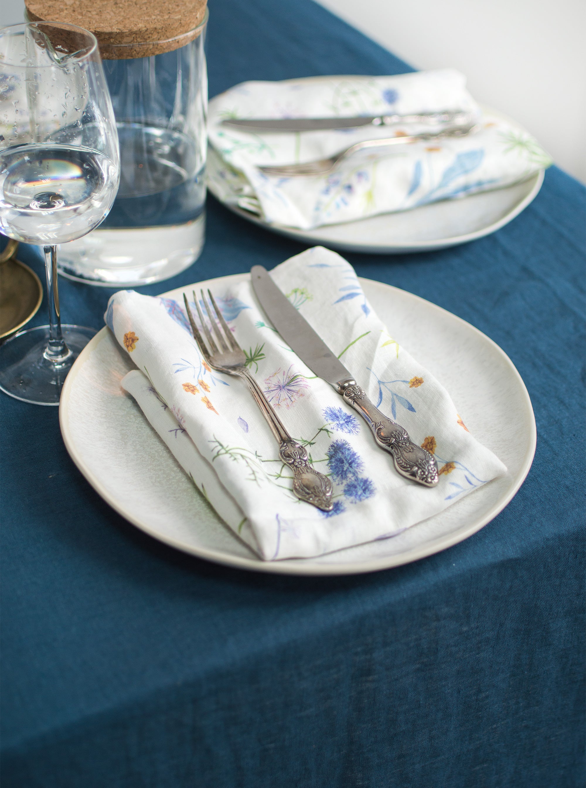 Linen tablecloth in Lake Blue