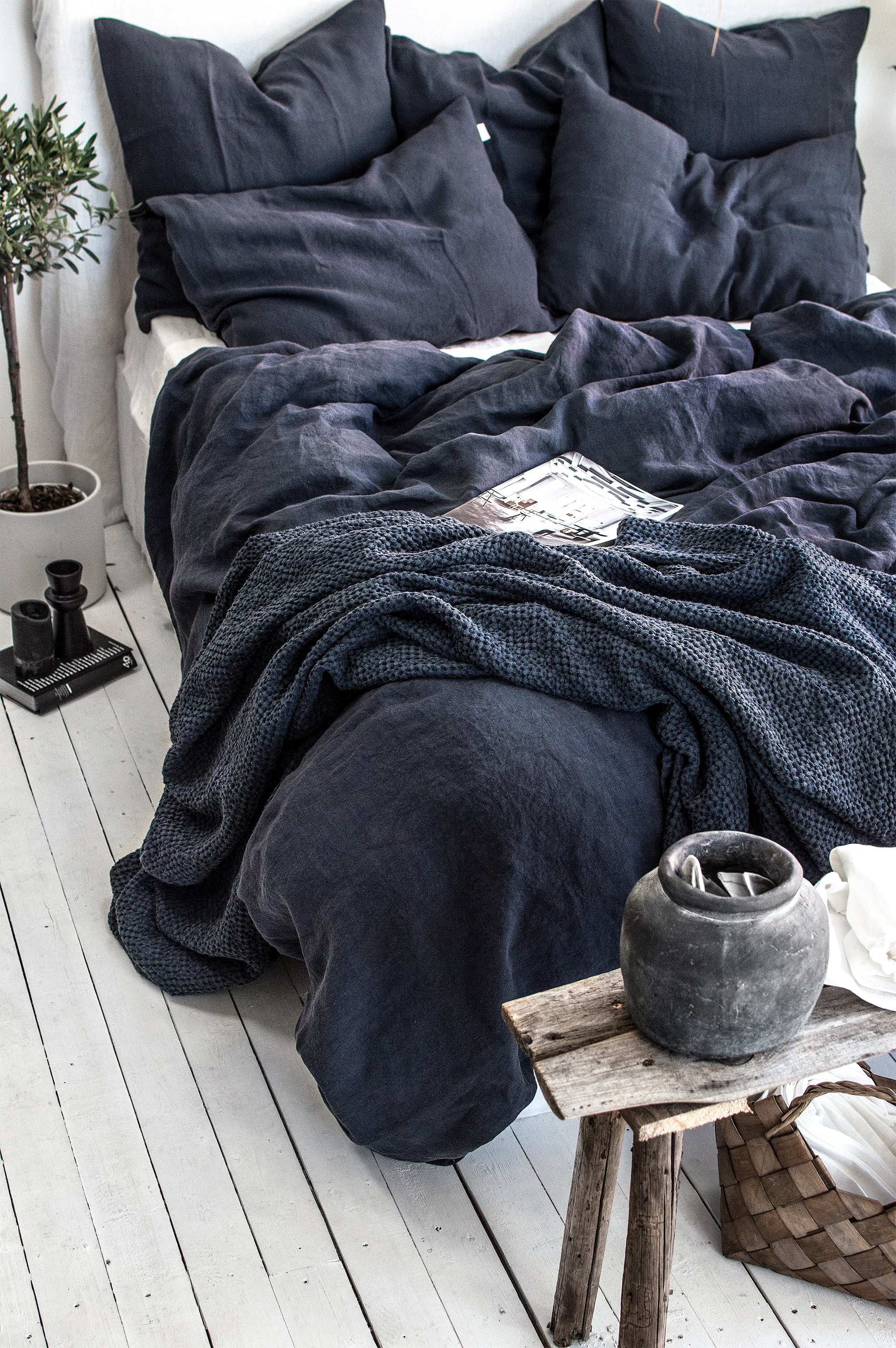 Linen Fitted Sheet in Graphite Blue
