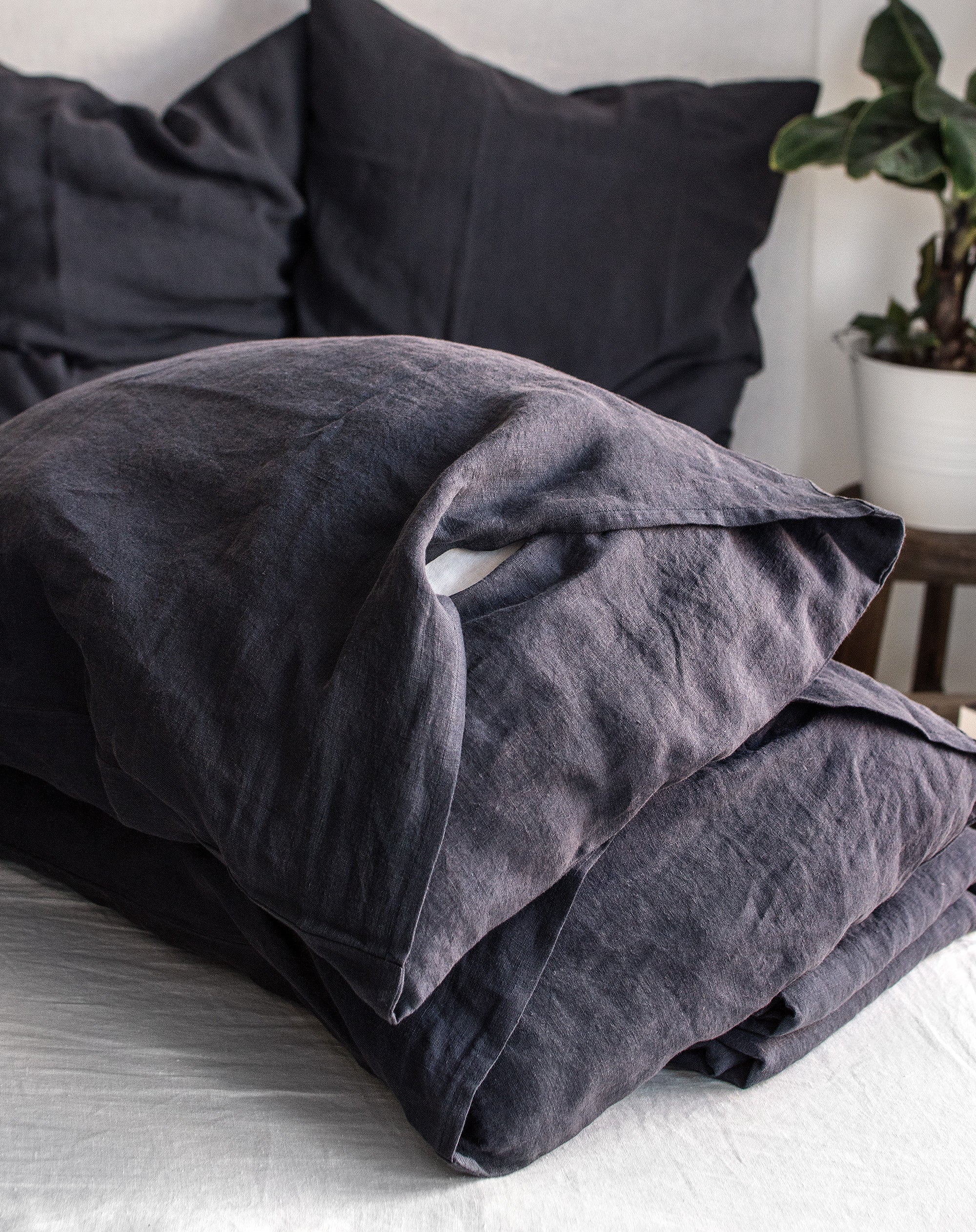 Linen Sheet Set in Graphite Blue