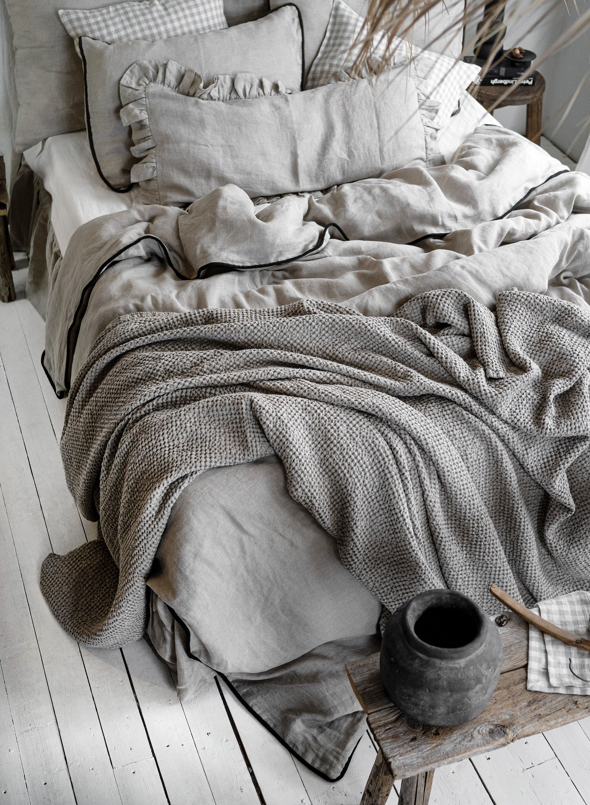 Linen Bedding Set with Piping - Duvet Cover & 2 Pillowcases