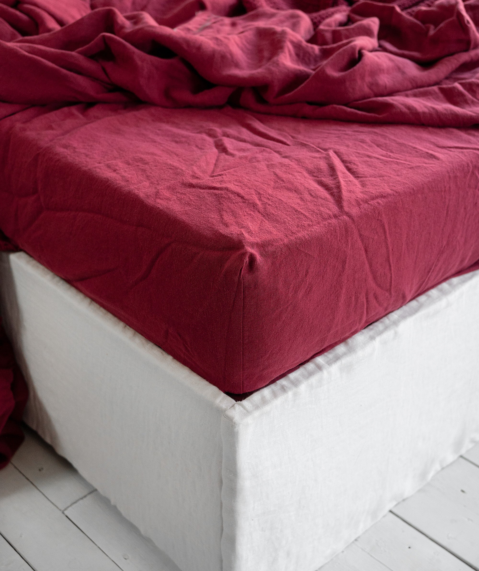 Linen Fitted Sheet in Raspberry