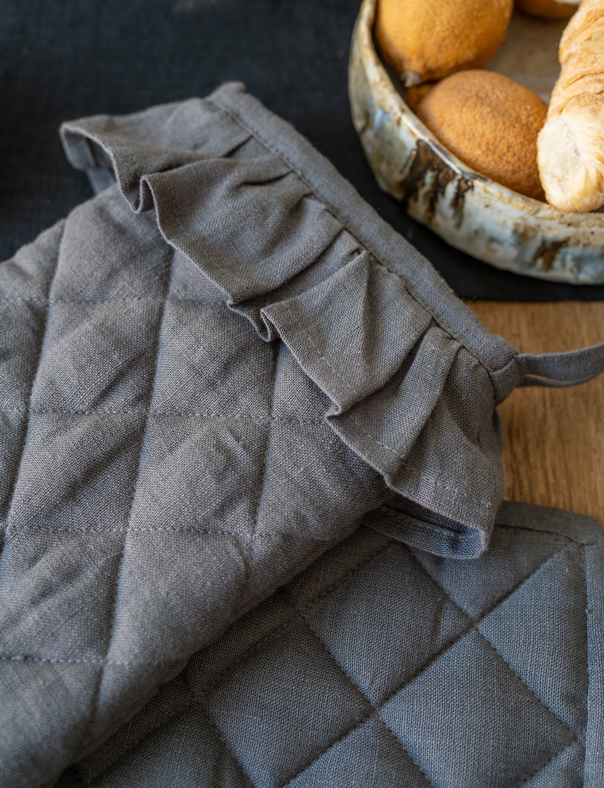Ruffled Oven Mitt and Pot holder Set in Charcoal Gray
