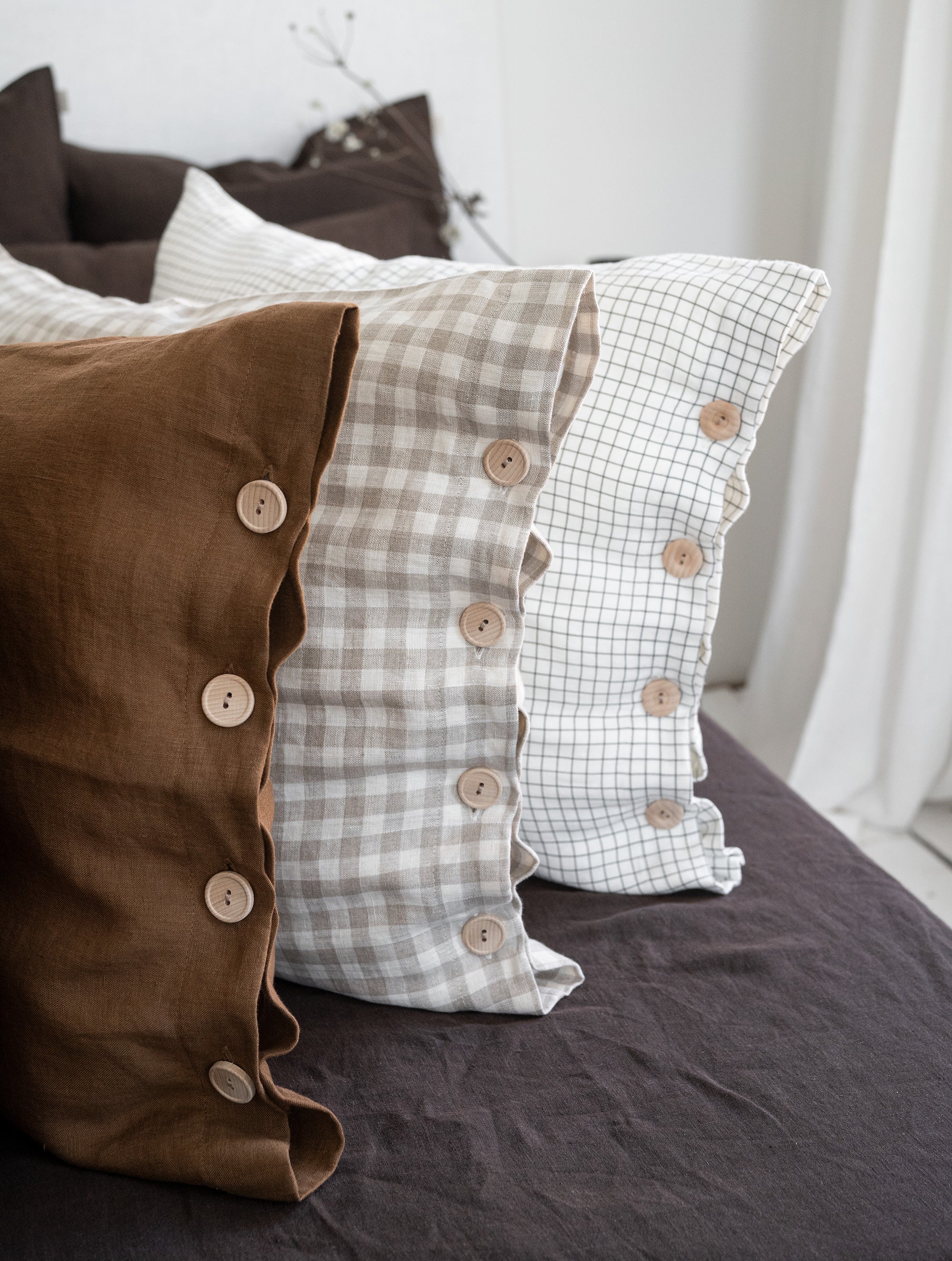 Linen Pillowcase with Buttons