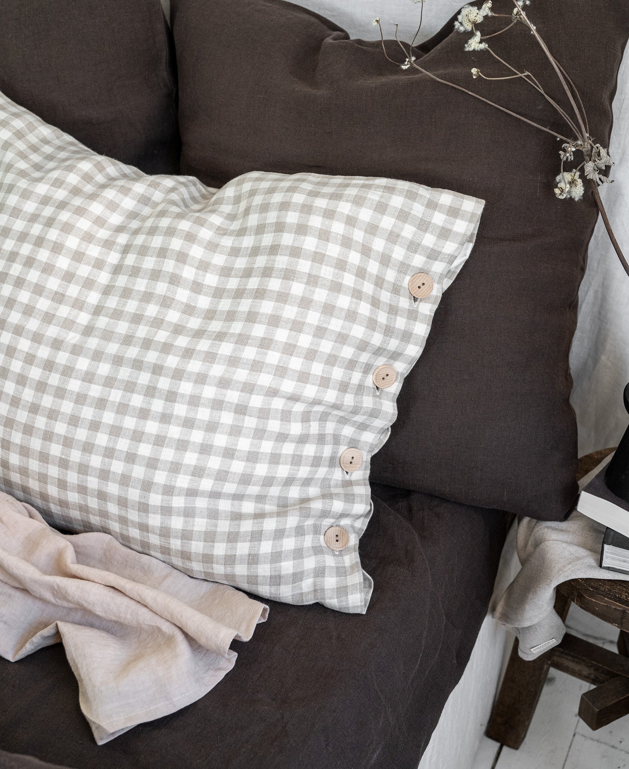Linen Pillowcase with Buttons