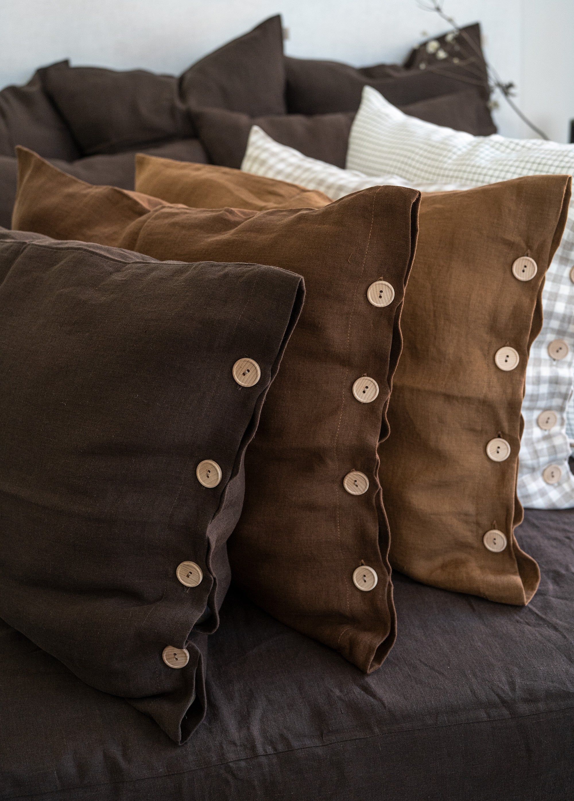Linen Pillowcase with Buttons
