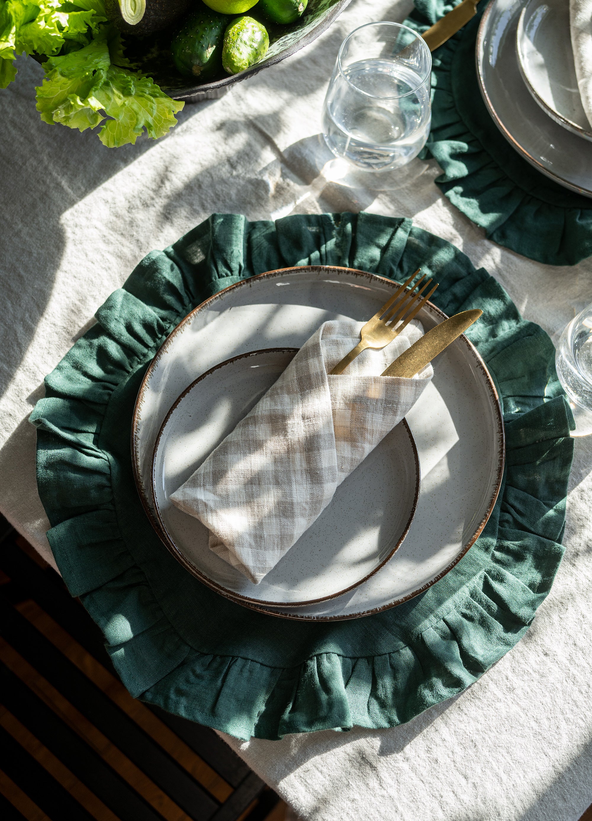 Round Ruffled Linen Placemat in Jungle Green