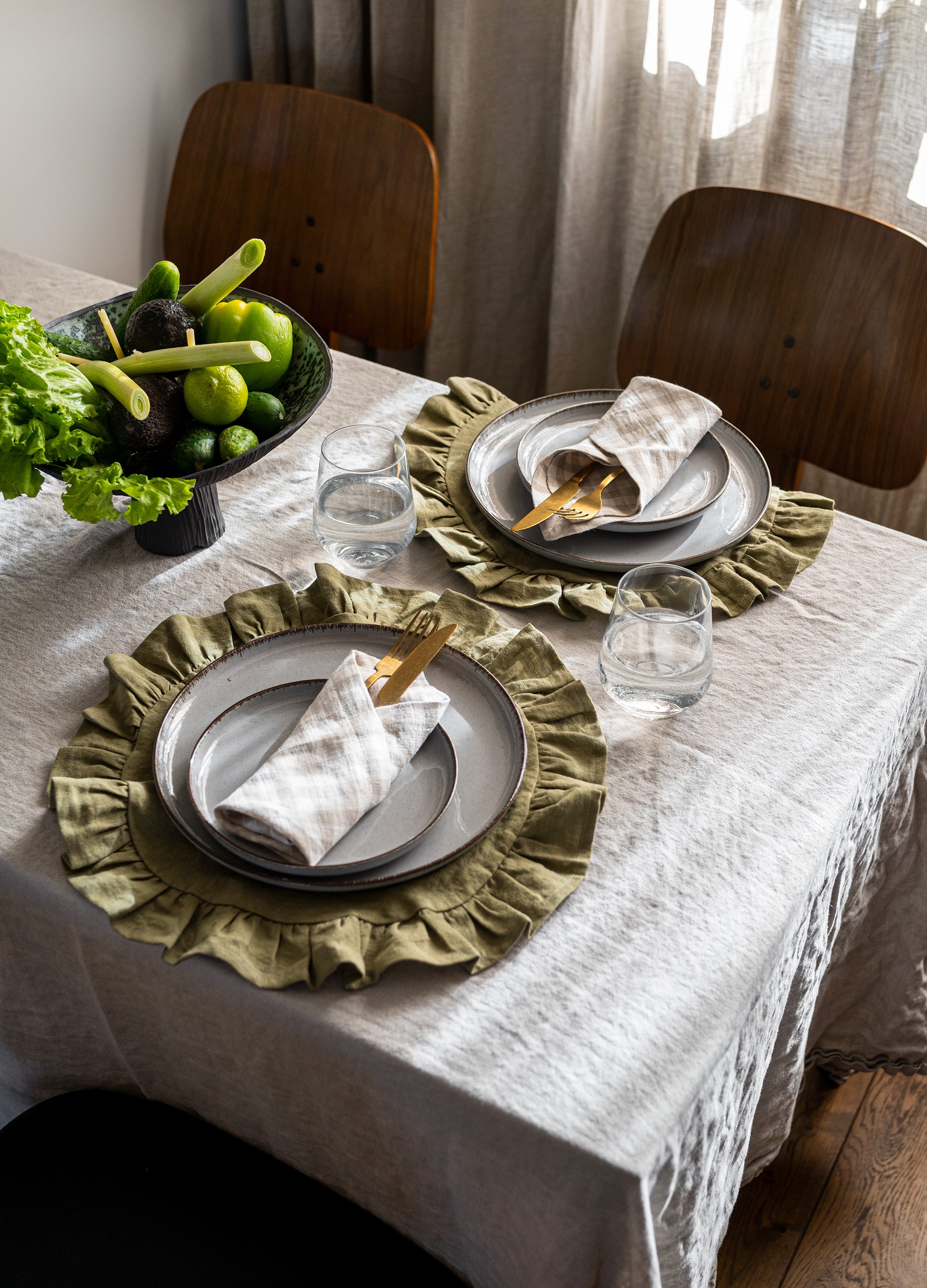 Round Ruffled Linen Placemat in Jungle Green