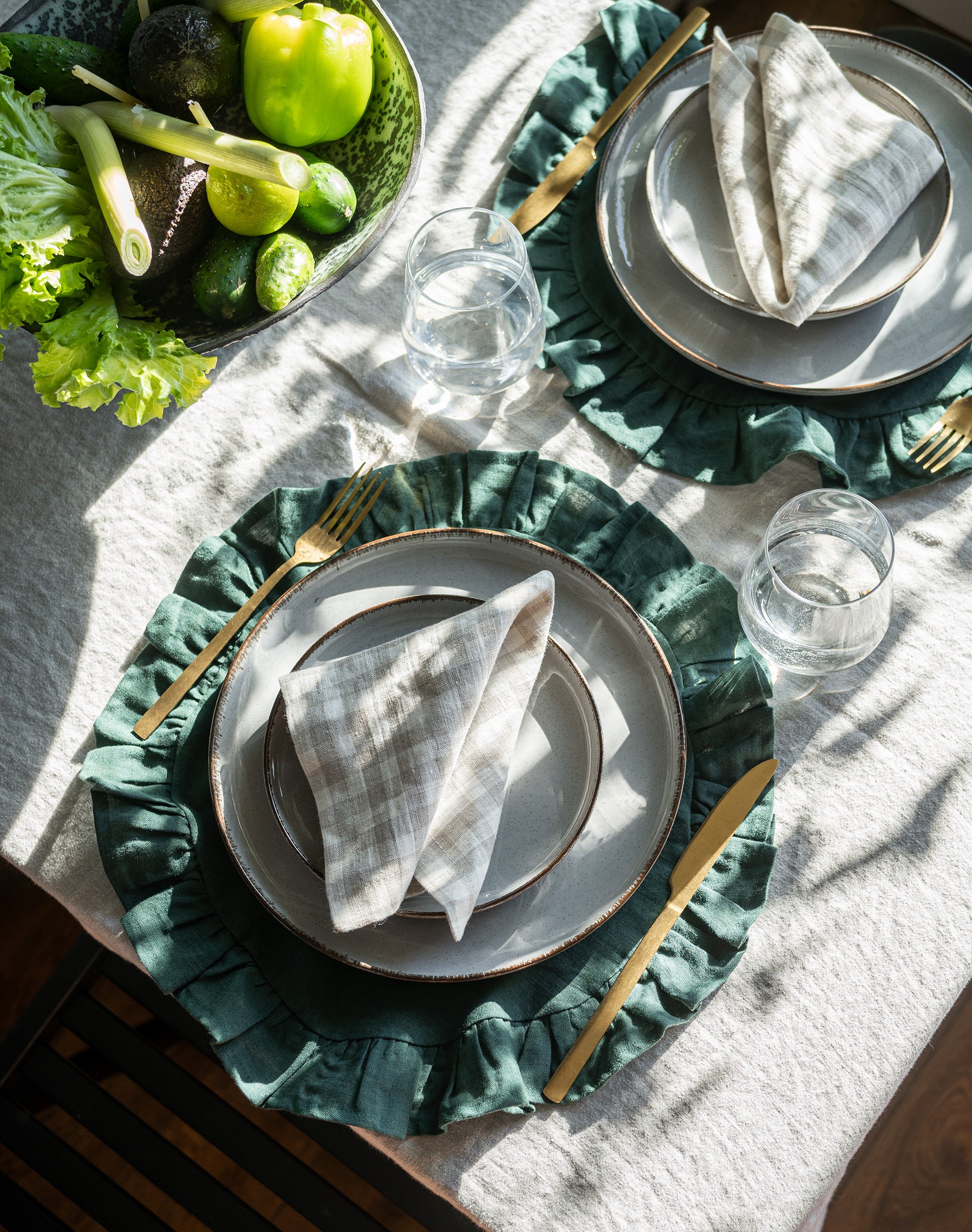 Round Ruffled Linen Placemat in Jungle Green