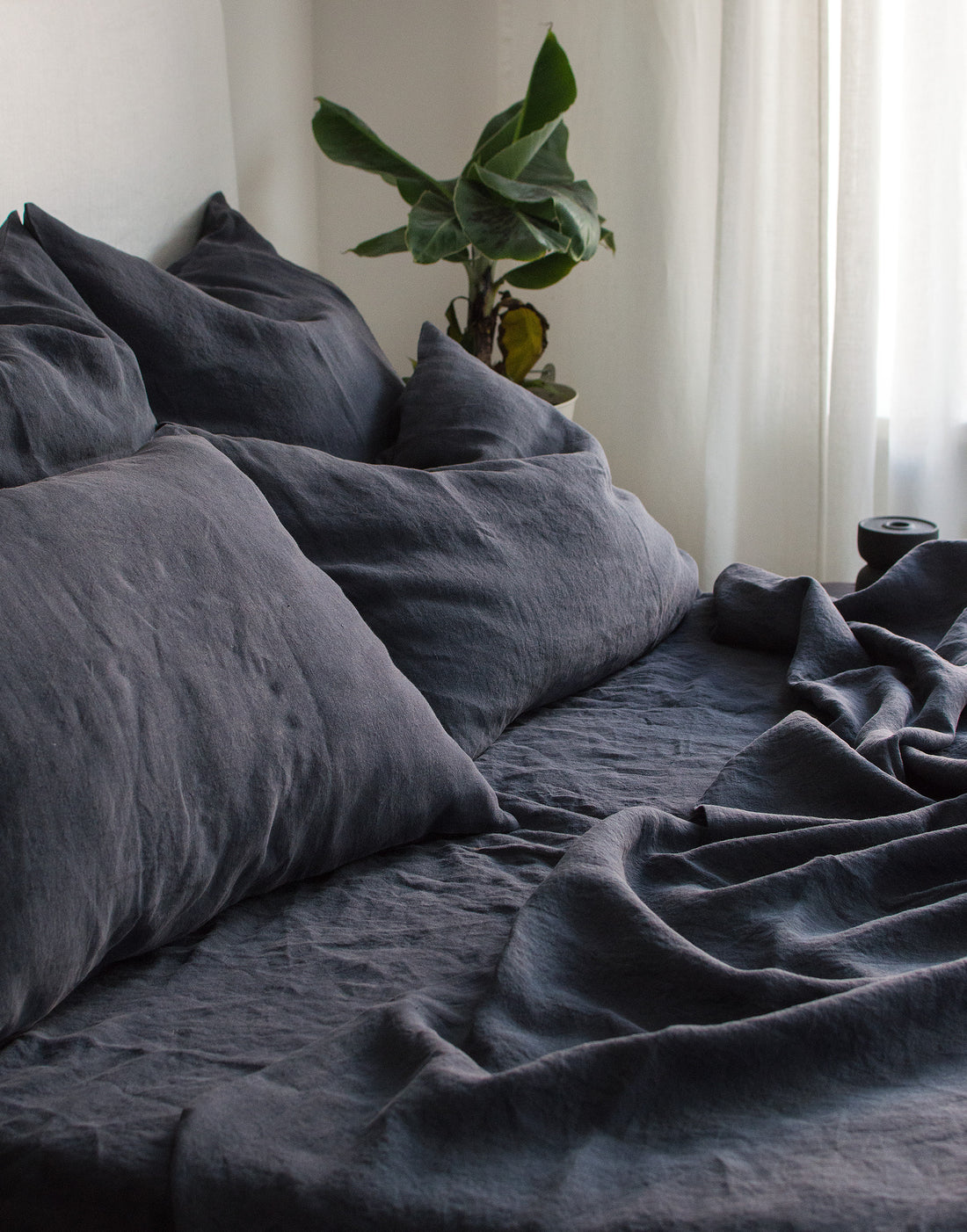 Linen Sheet Set in Graphite Blue
