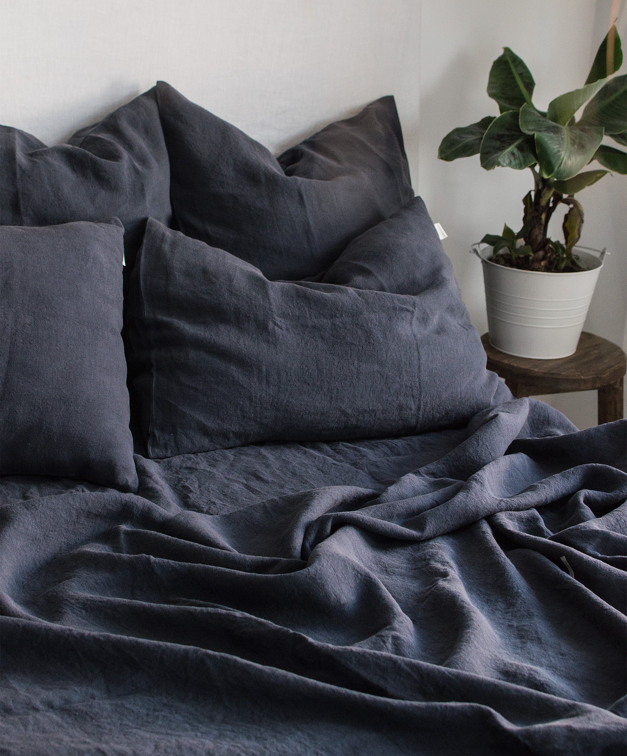 Linen Fitted Sheet in Graphite Blue