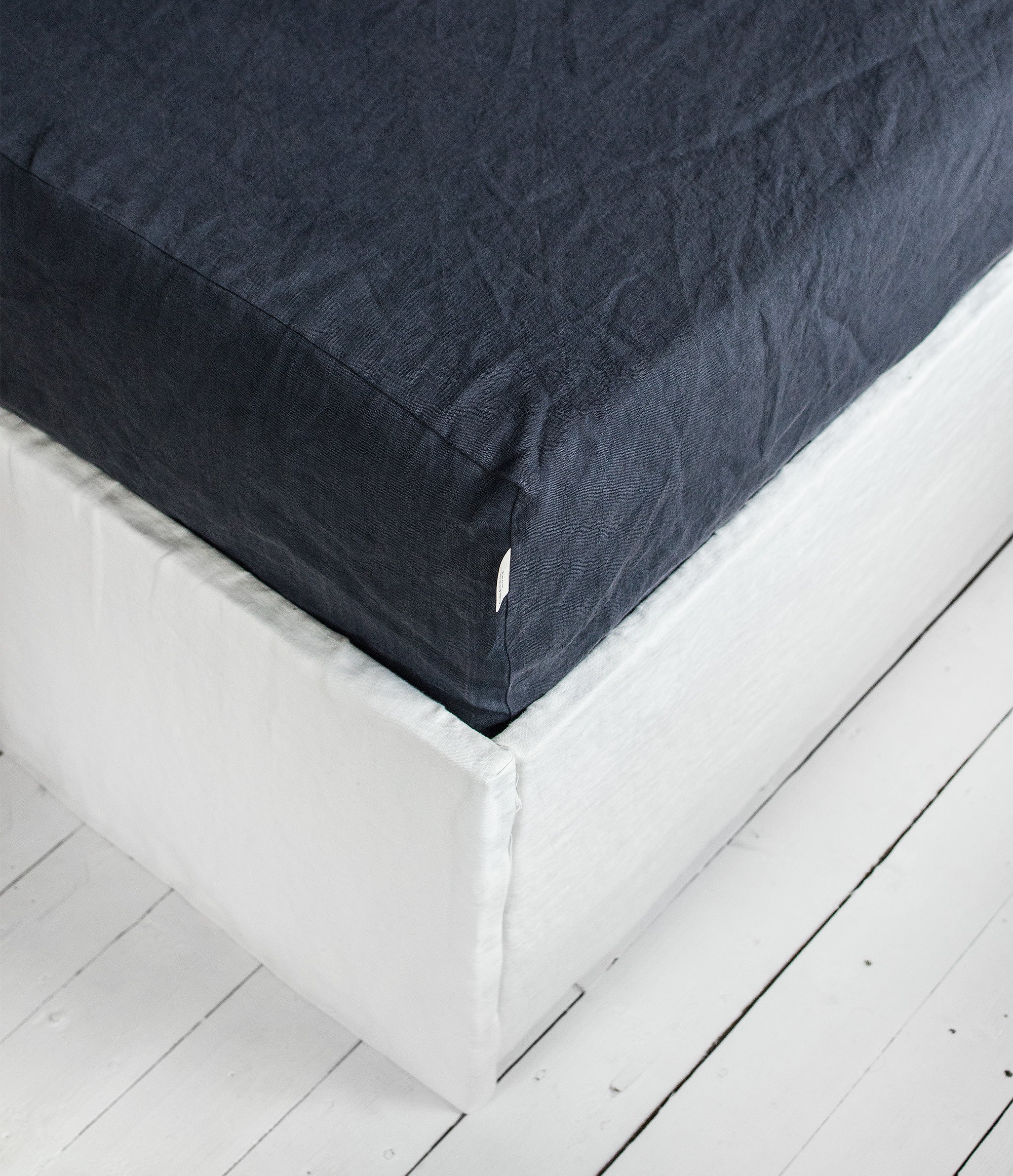 Linen Fitted Sheet in Graphite Blue