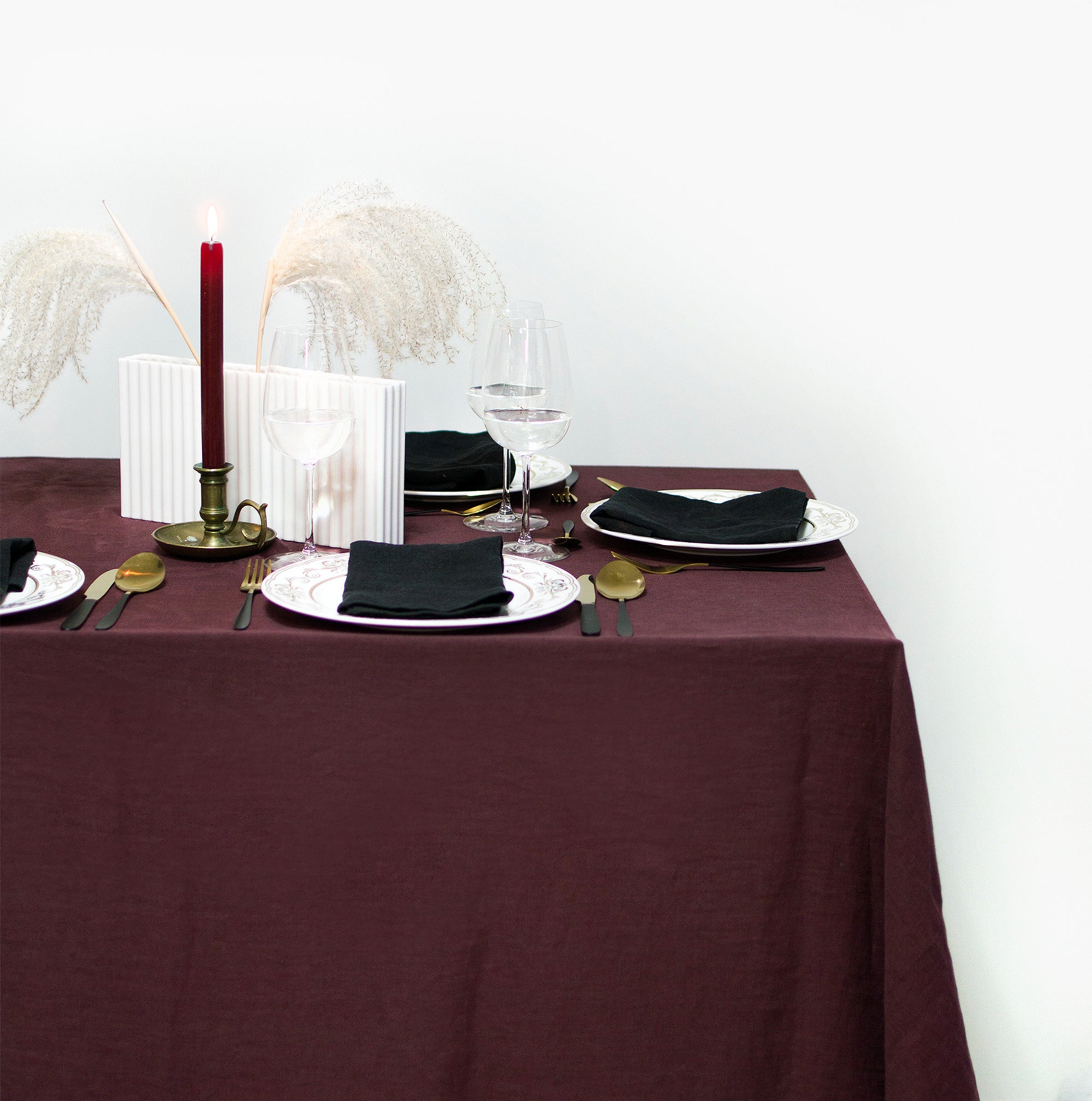Linen Tablecloth in Burgundy