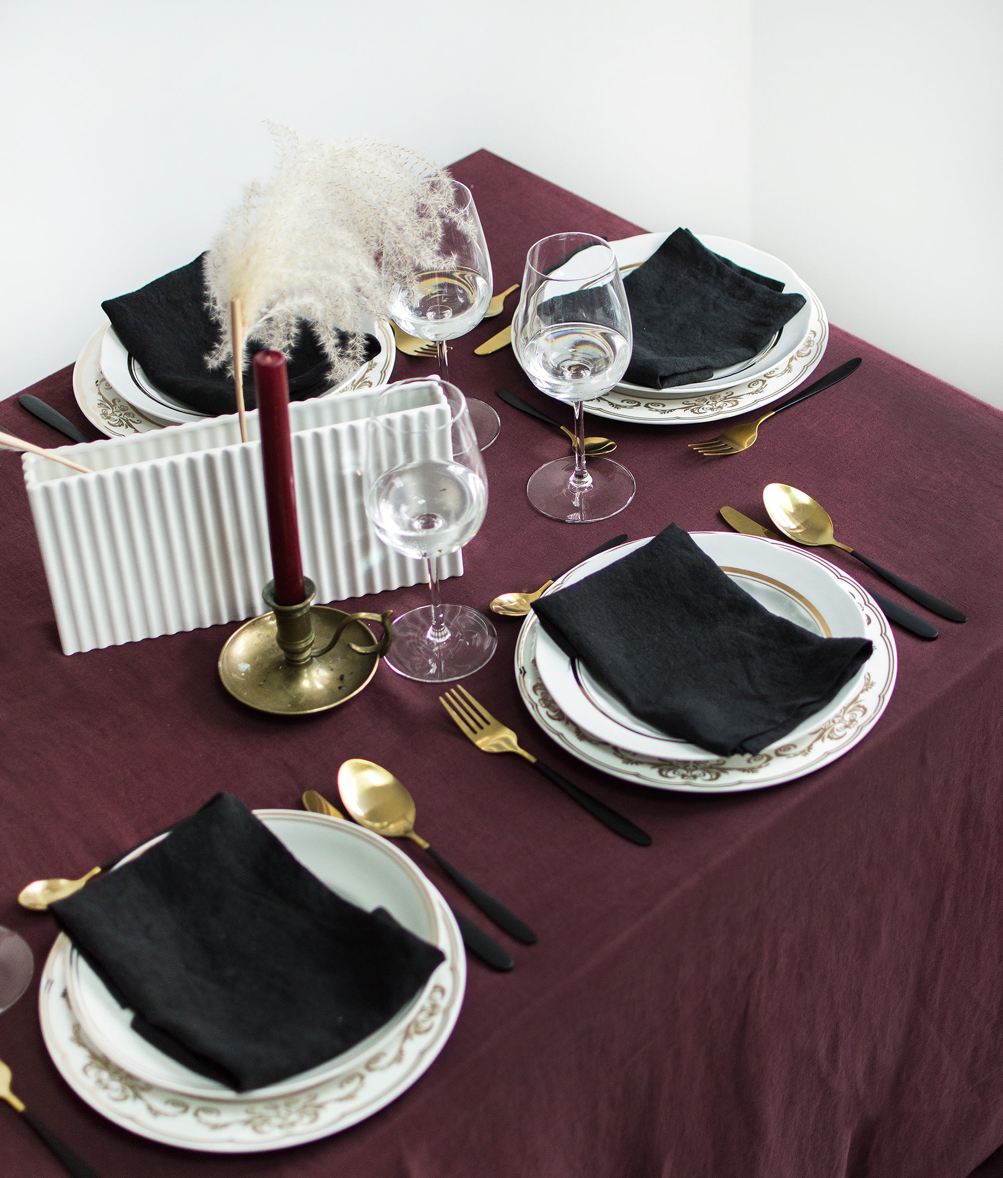 Linen Tablecloth in Burgundy
