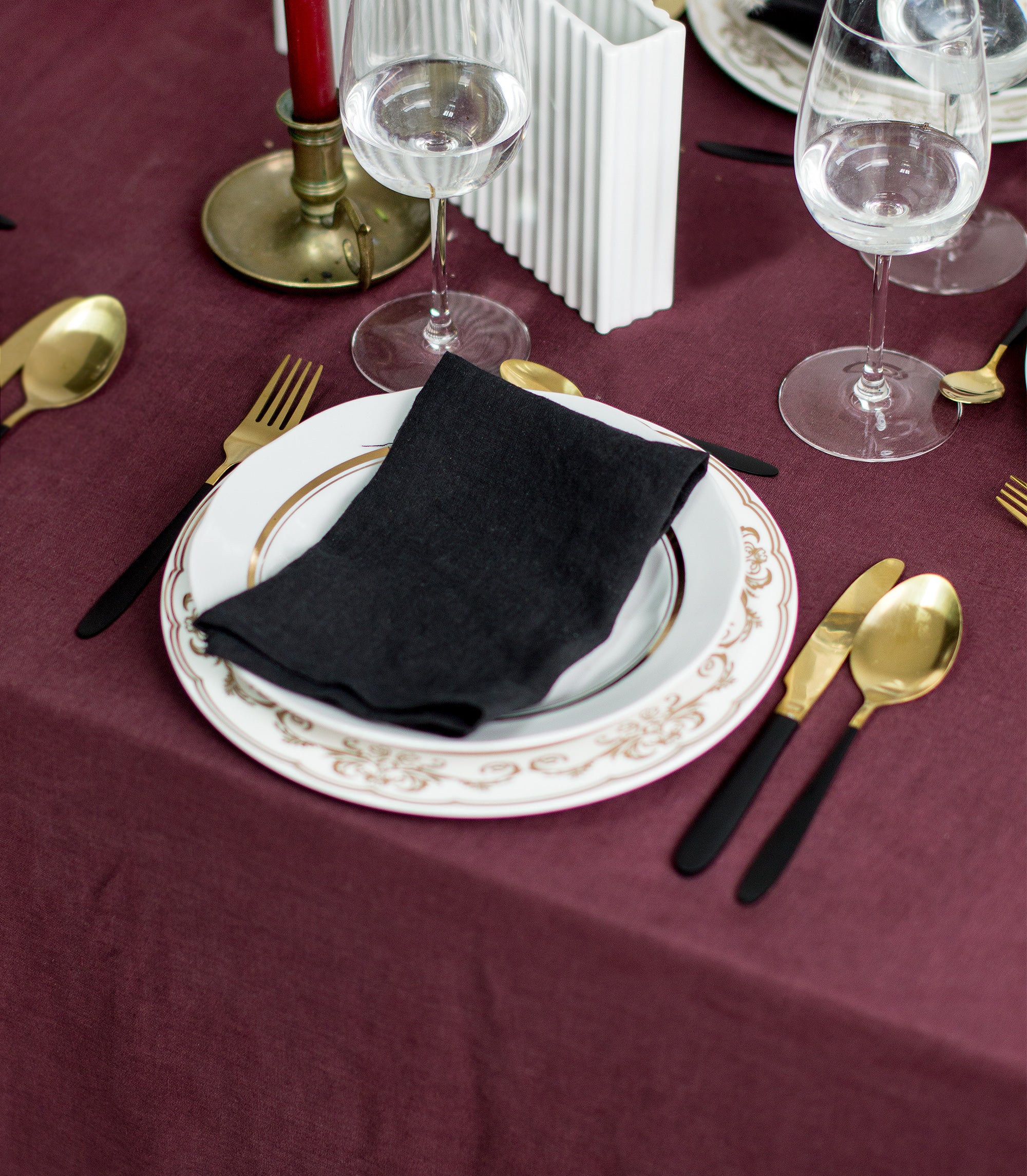 Linen Tablecloth in Burgundy