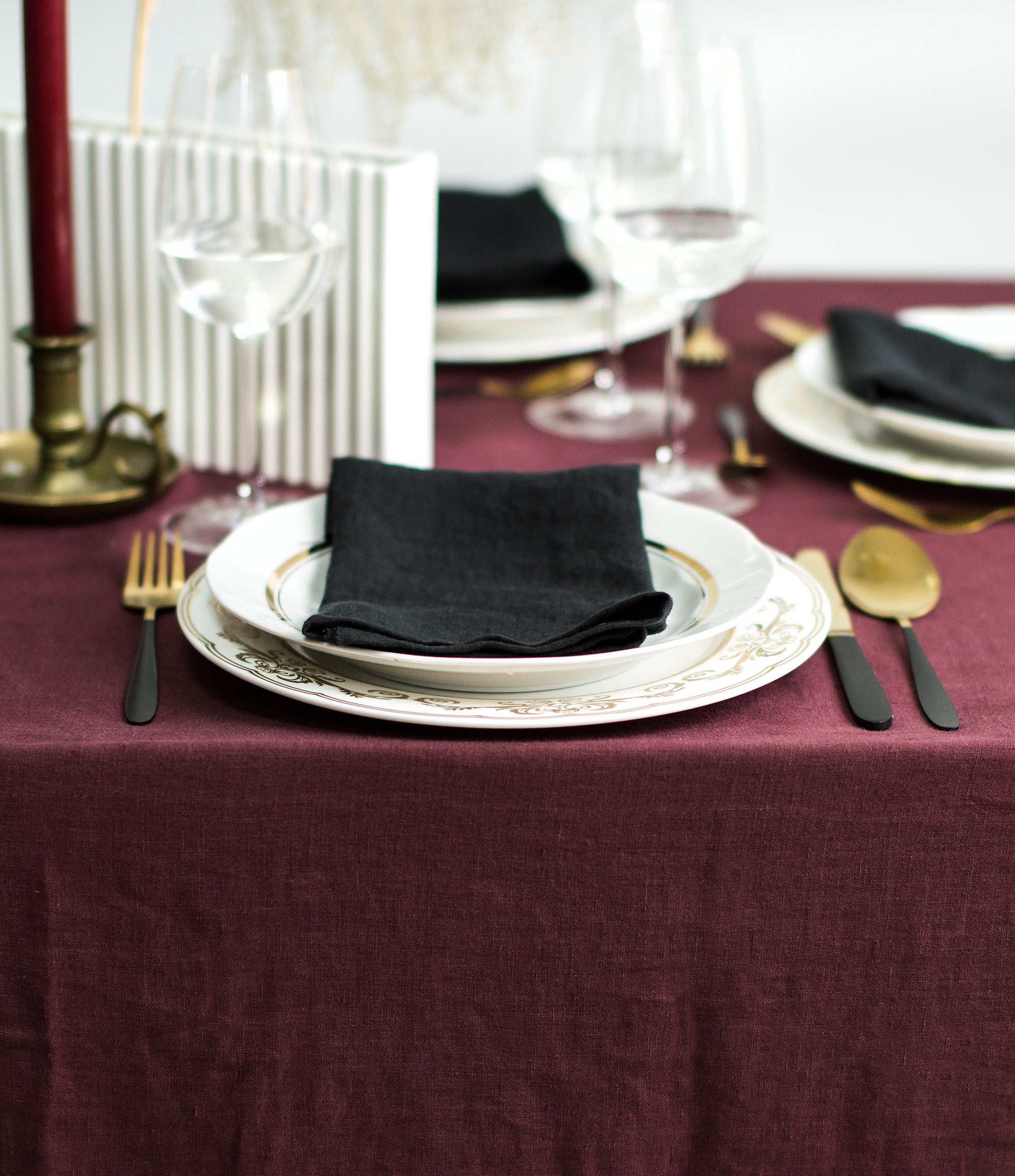 Linen Tablecloth in Burgundy