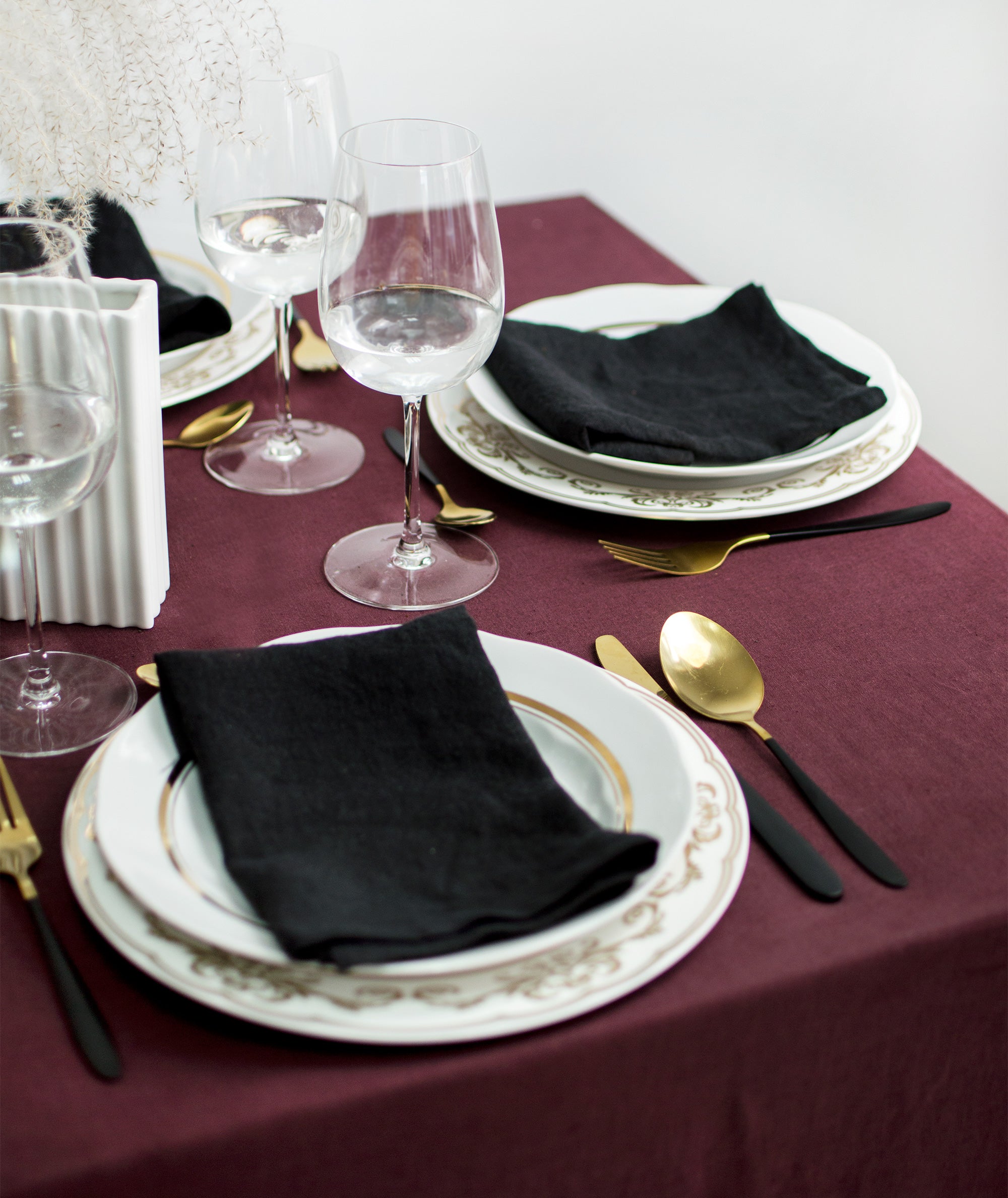 Linen Tablecloth in Burgundy