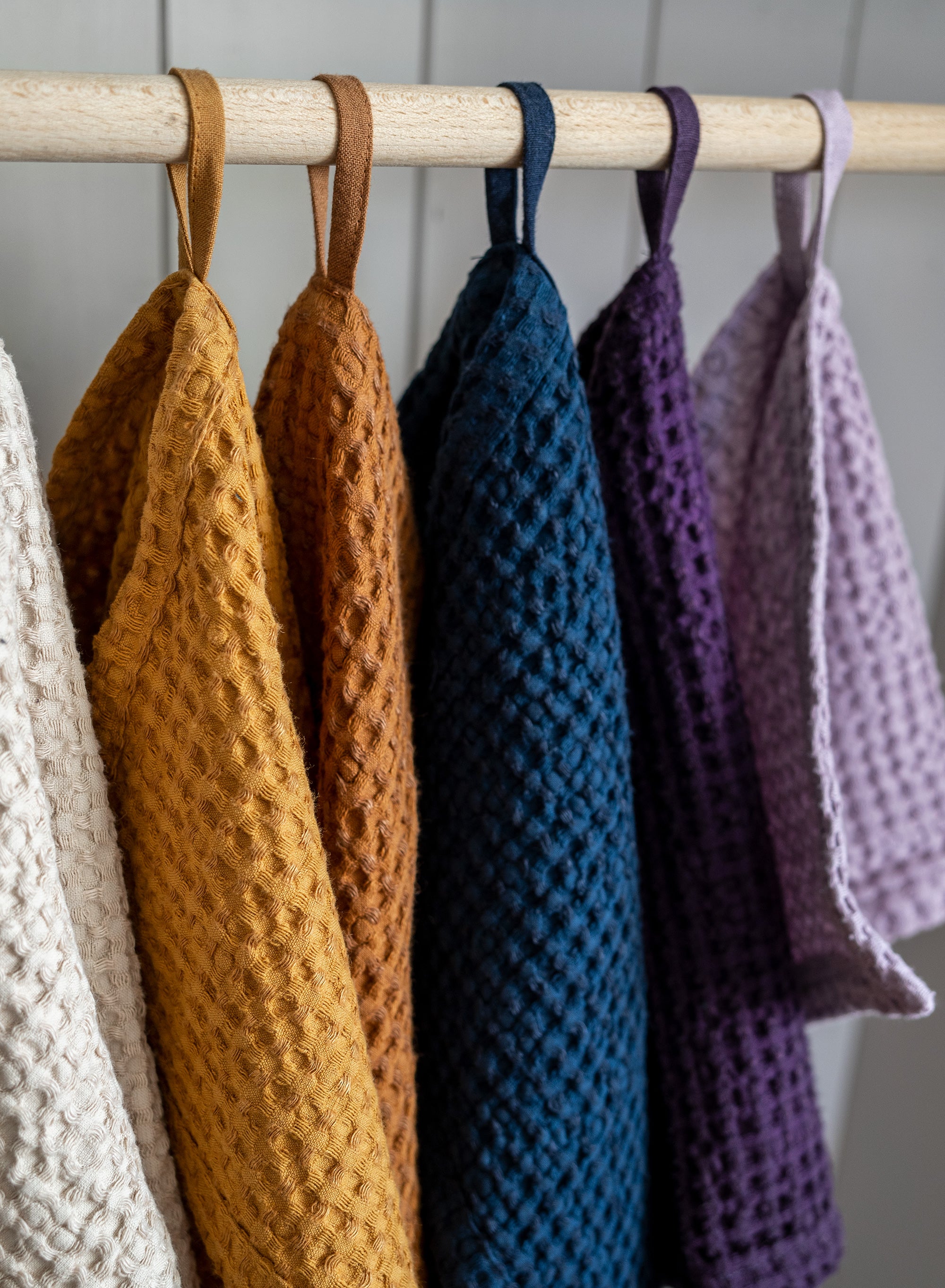 Linen Waffle Hand Towel Set in Natural (Oatmeal)