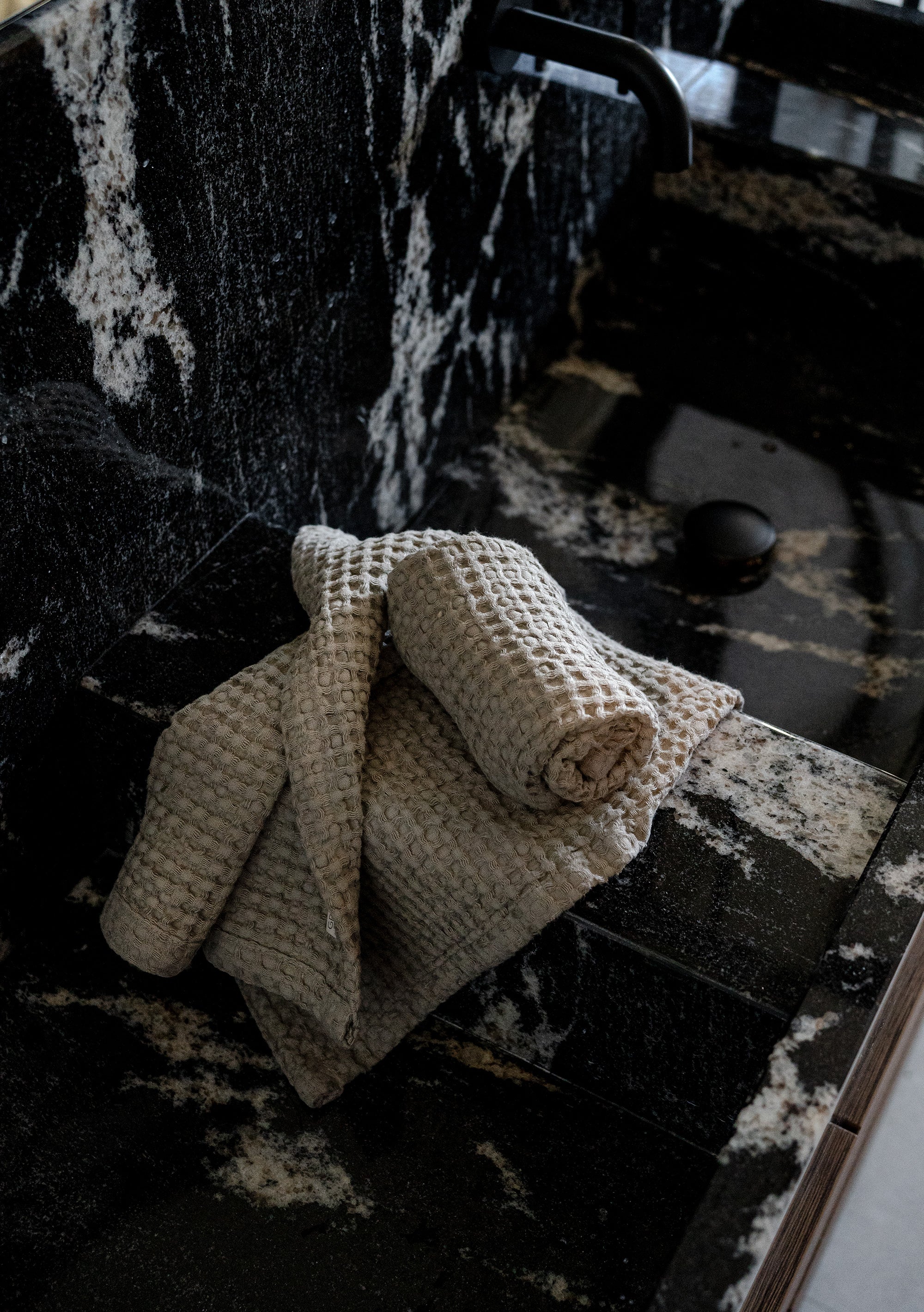 Linen Waffle Bath Towel in Cinnamon