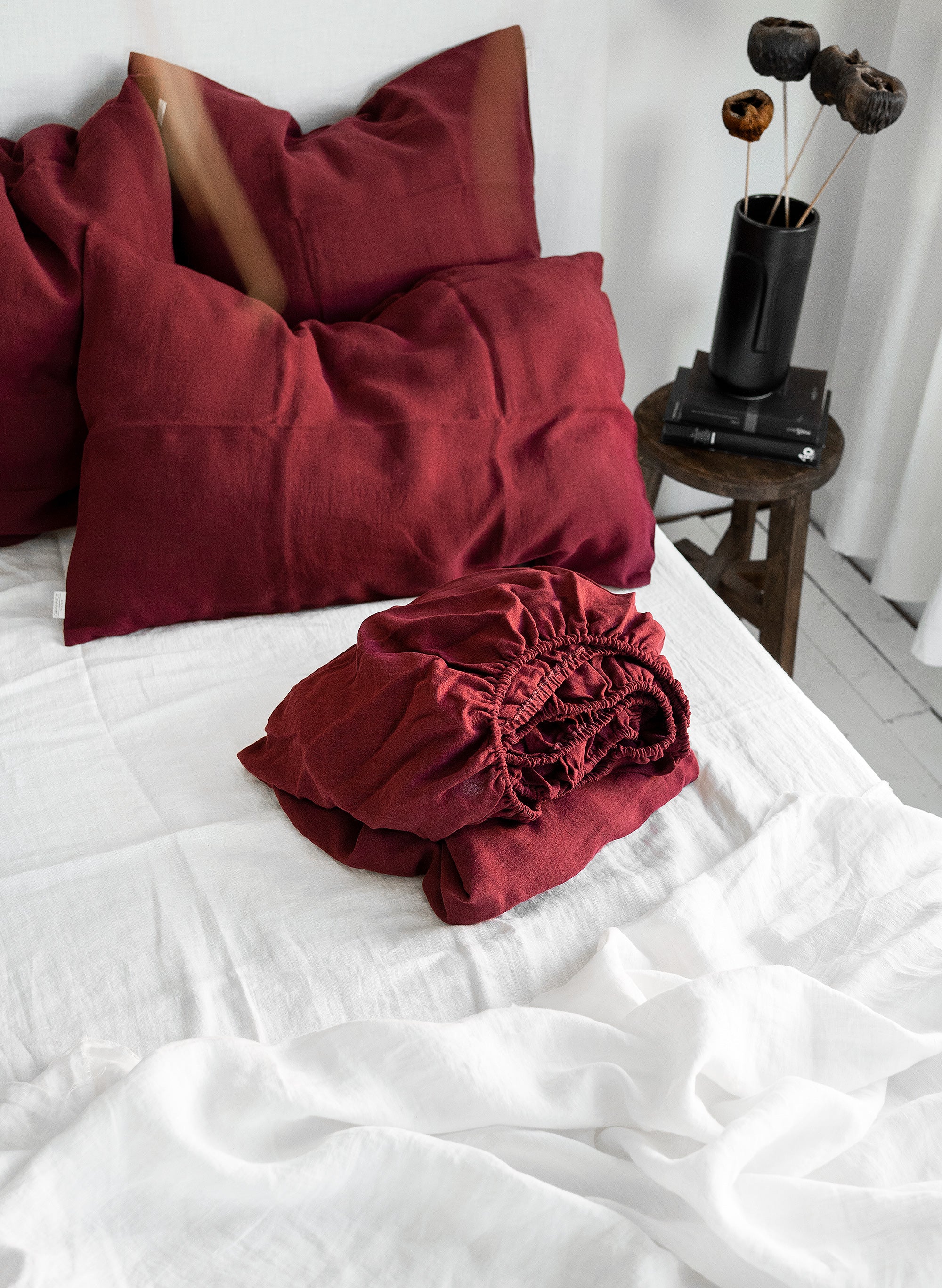 Linen Fitted Sheet in Maroon