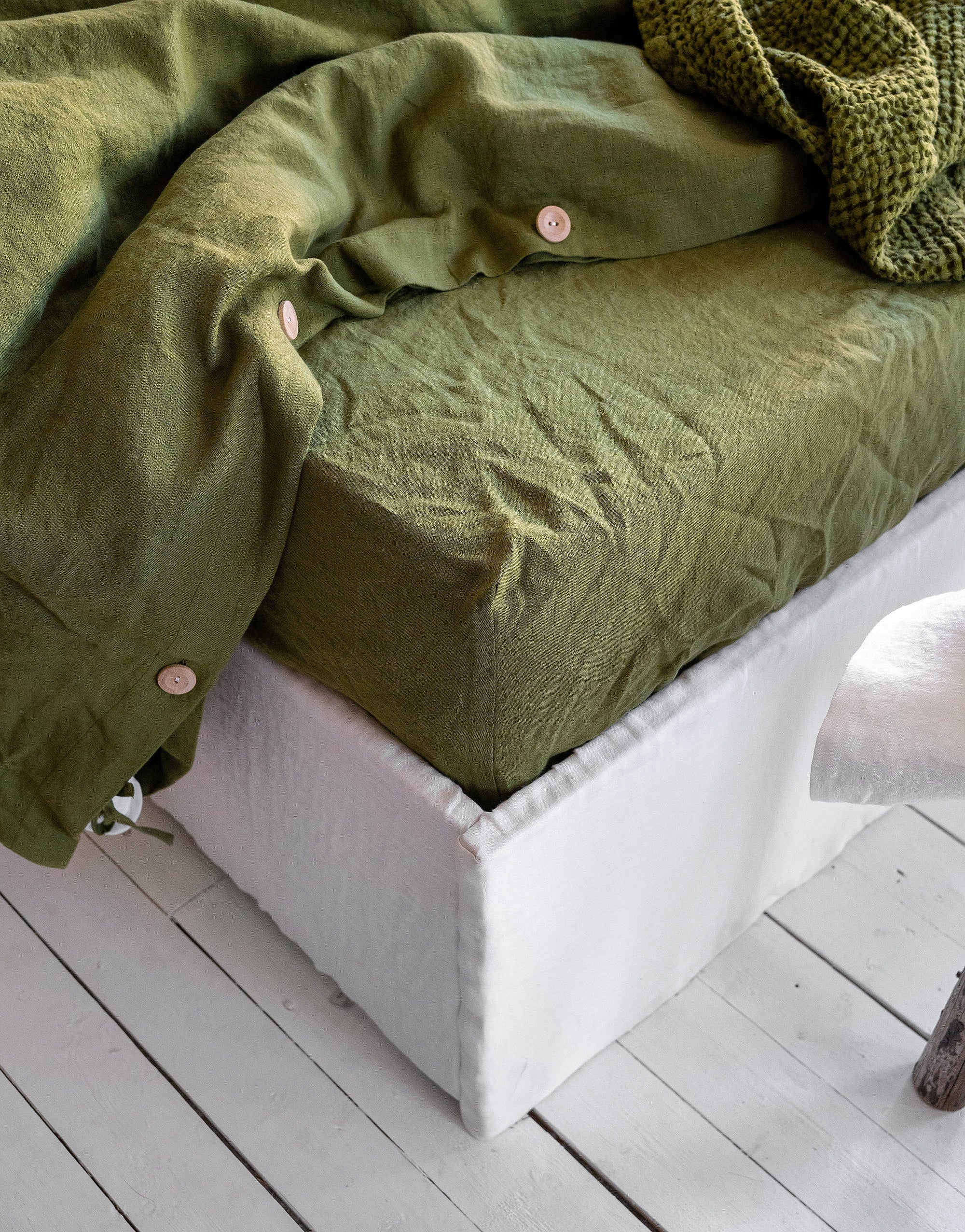 Linen Fitted Sheet in Moss Green