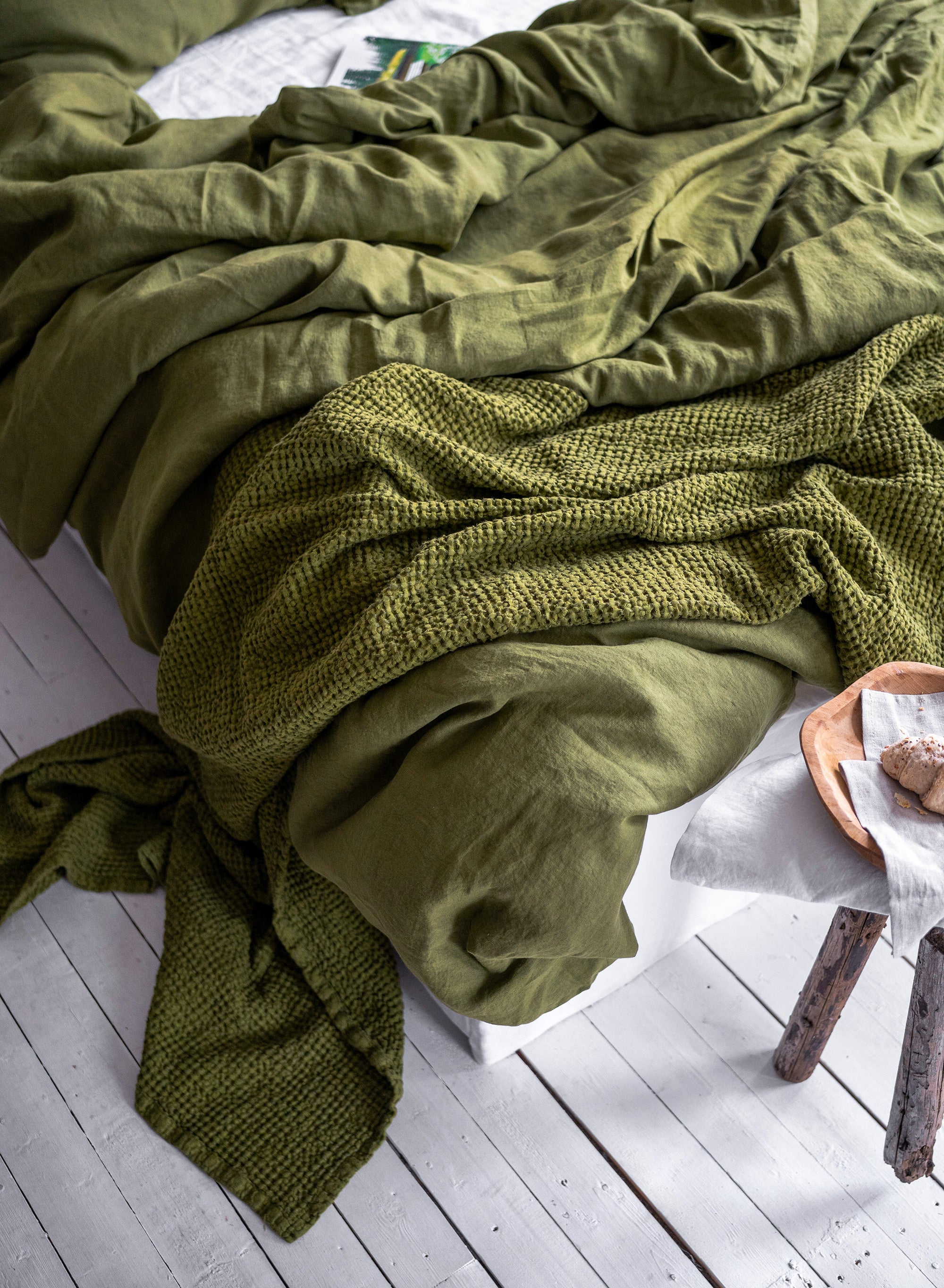 Linen Fitted Sheet in Moss Green