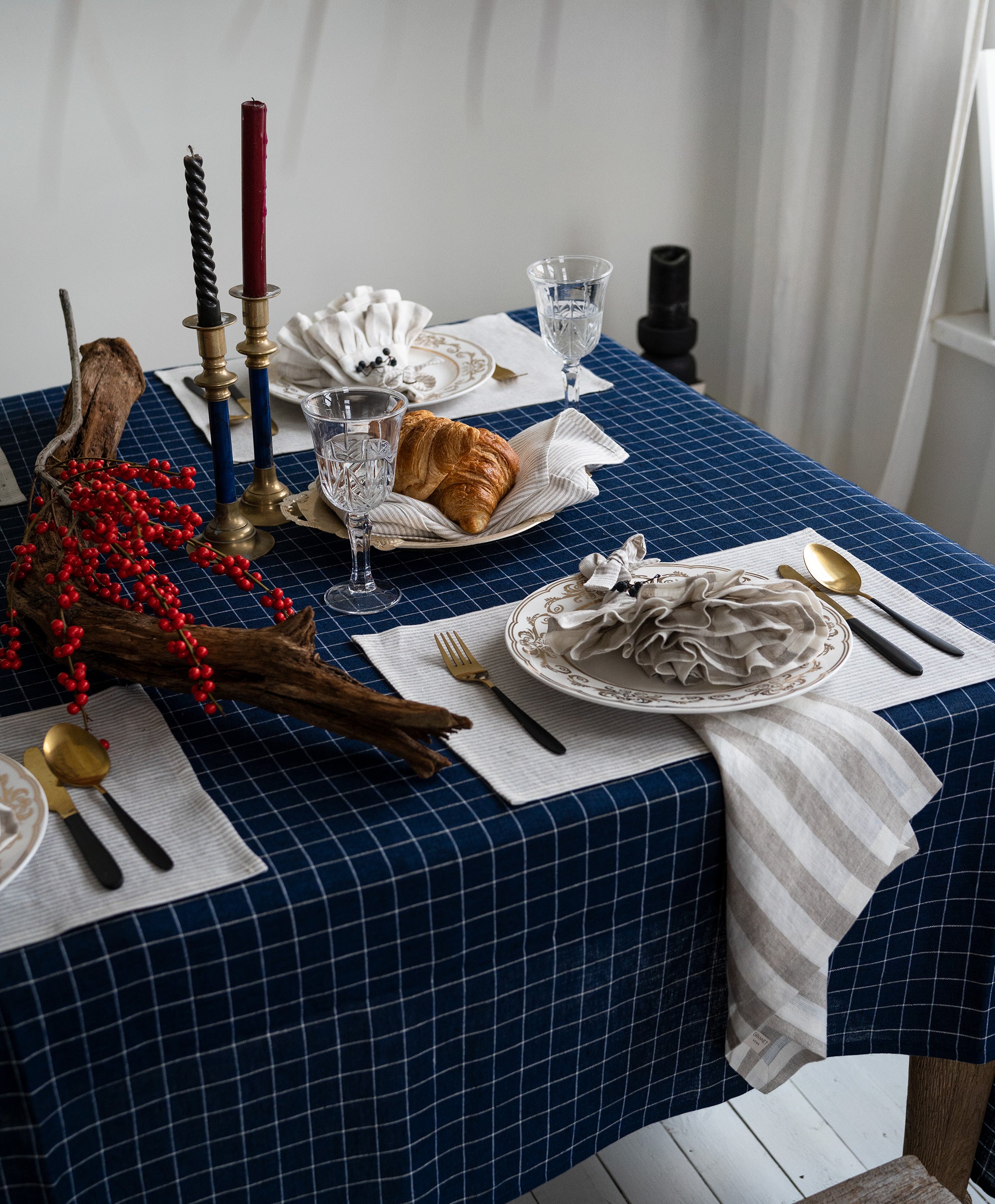 Linen tablecloth in Navy Grid