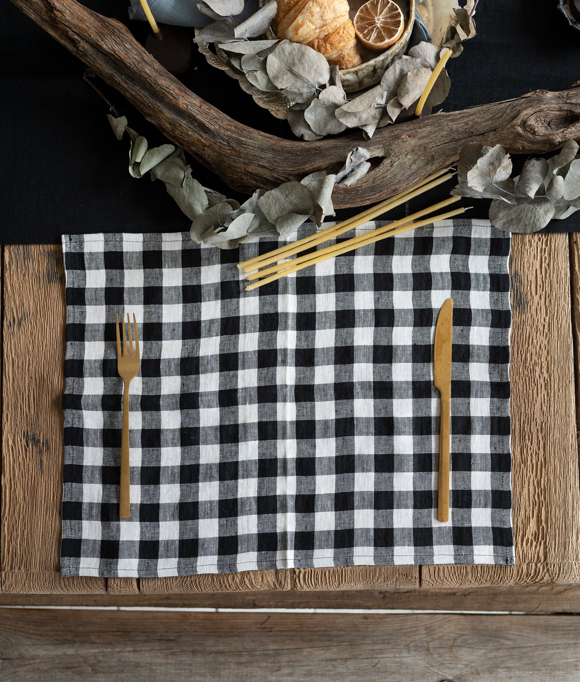 Linen Placemat in Black Checkered pattern
