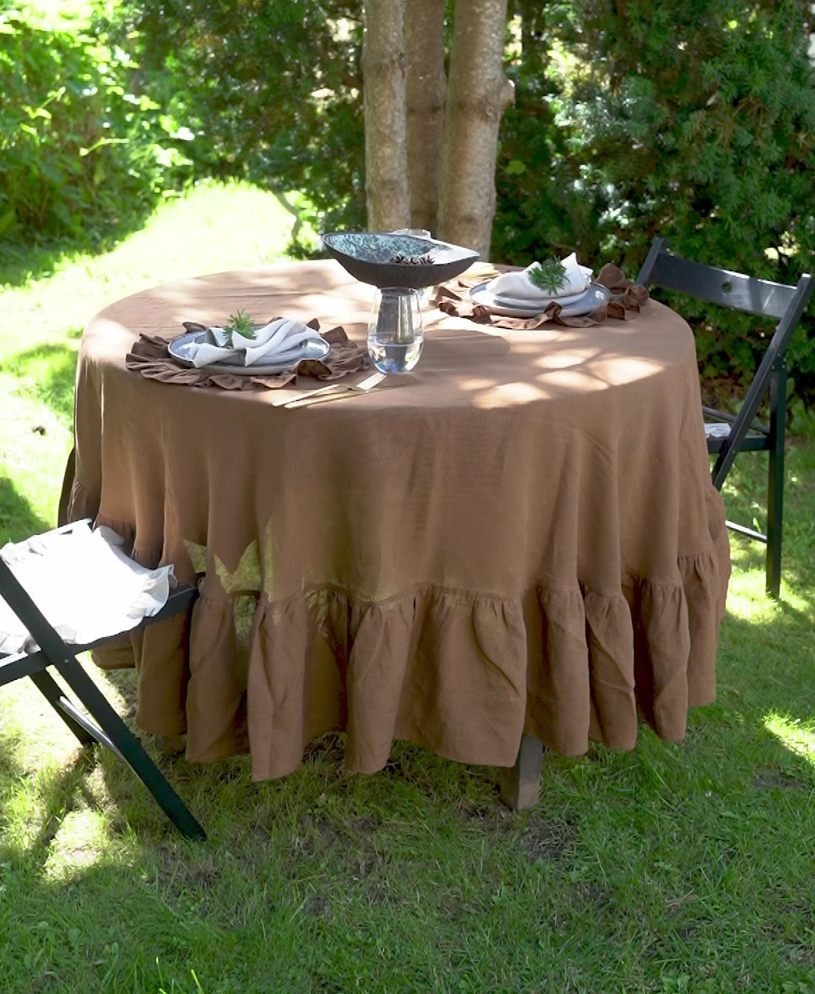 Round Ruffled Linen Placemat in Jungle Green
