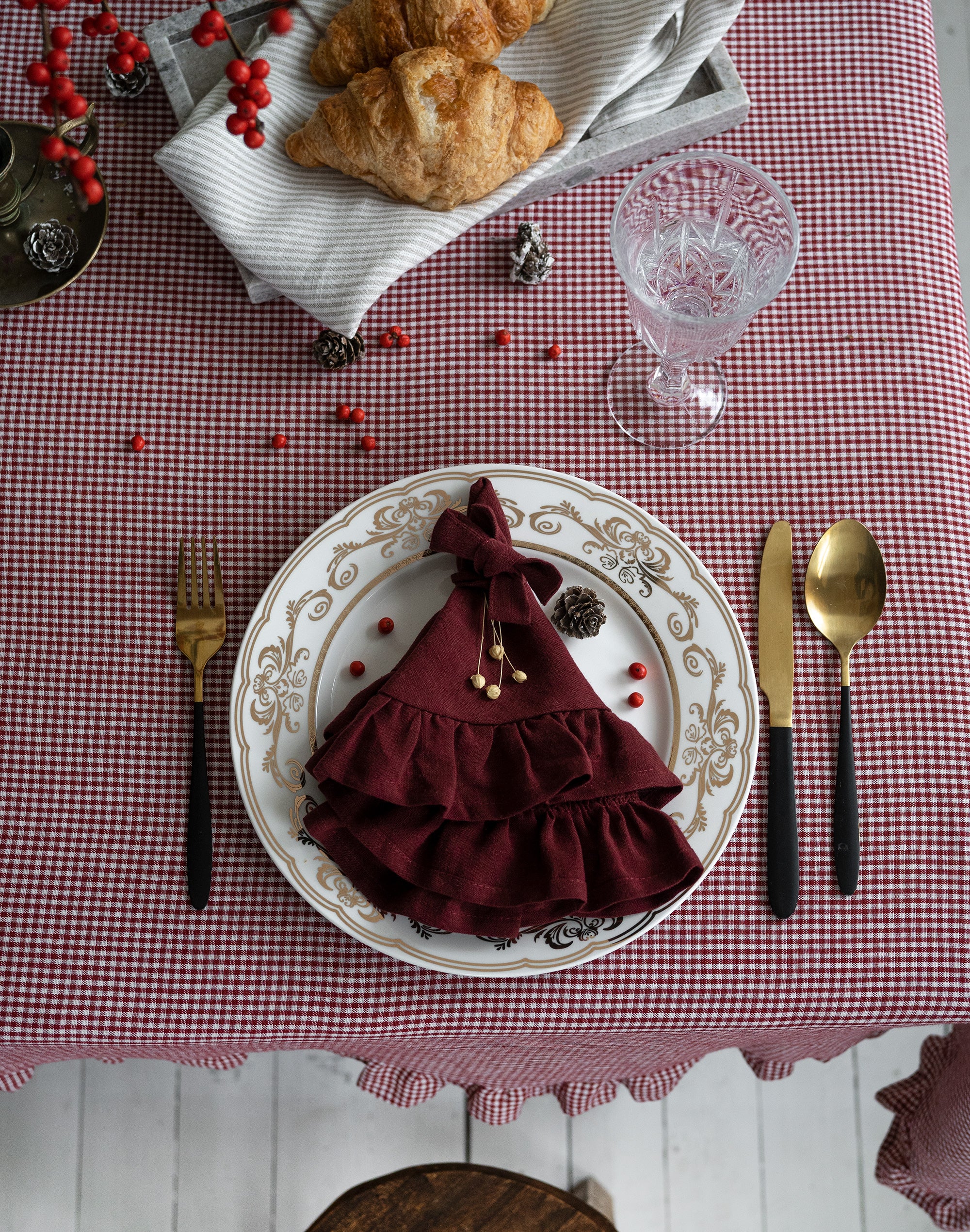 Ruffled Linen Napkin in Maroon