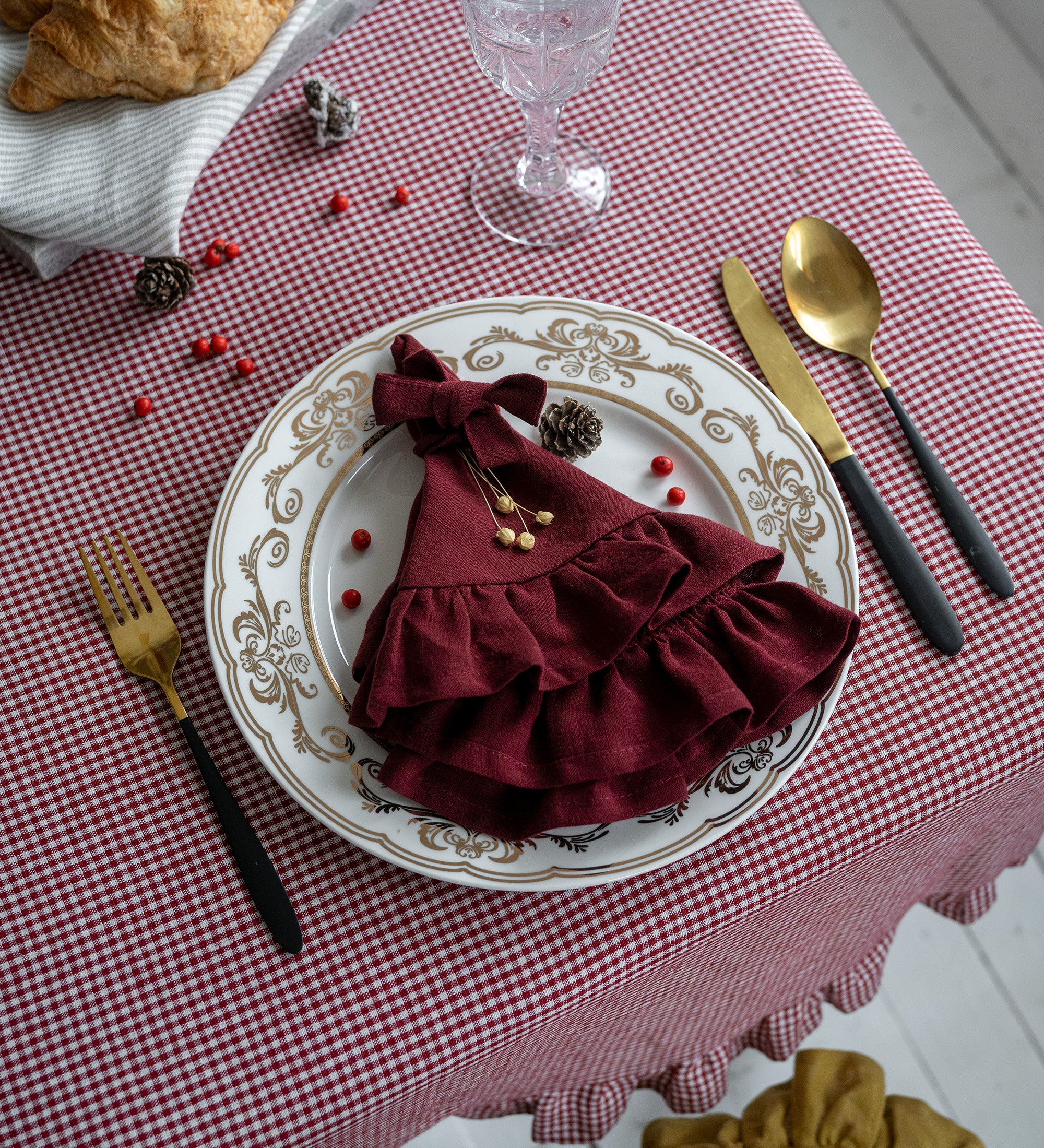 Ruffled Linen Napkin in Maroon