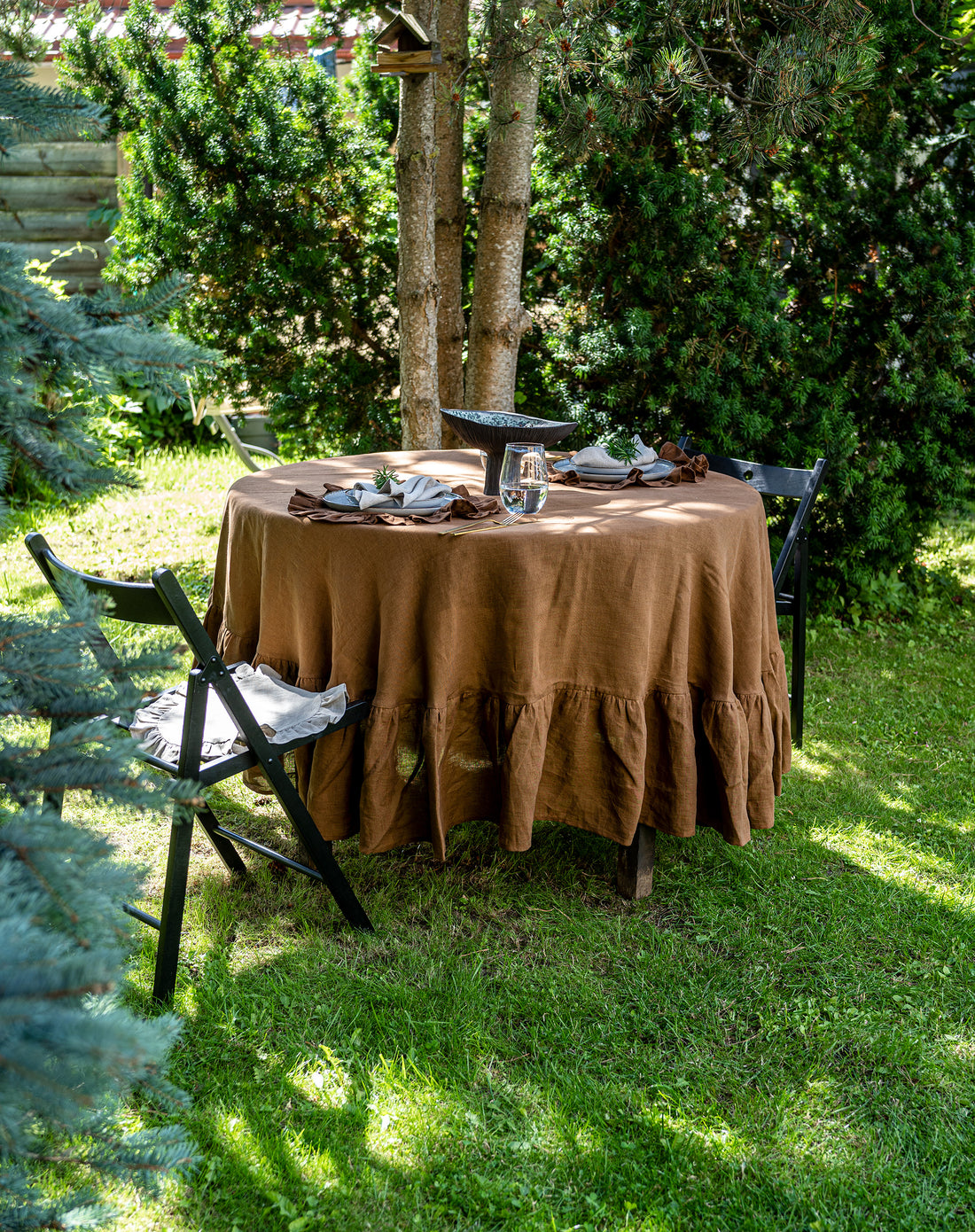 Round Ruffled Linen Tablecloth in Tobacco