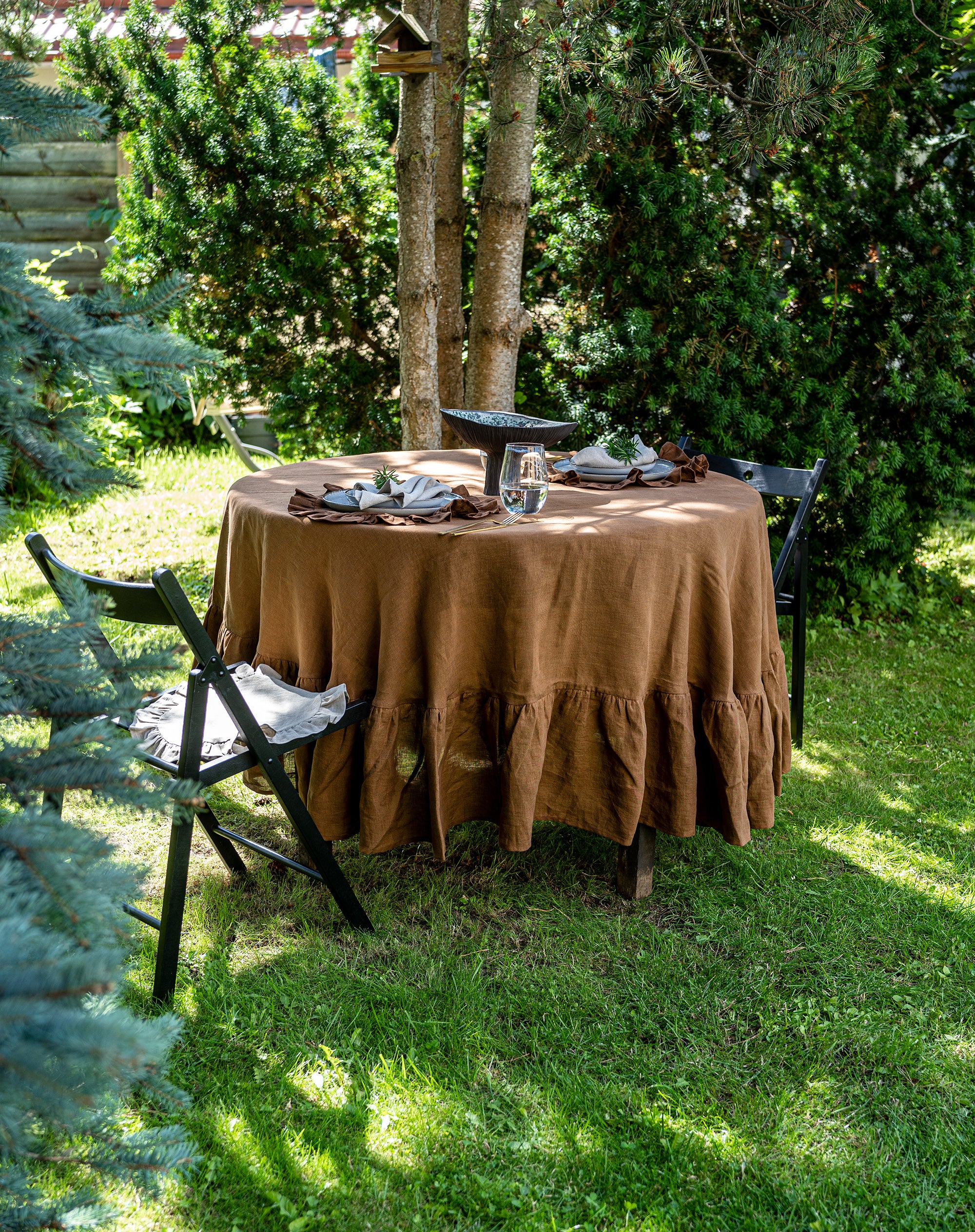 Round Ruffled Linen Tablecloth in Tobacco