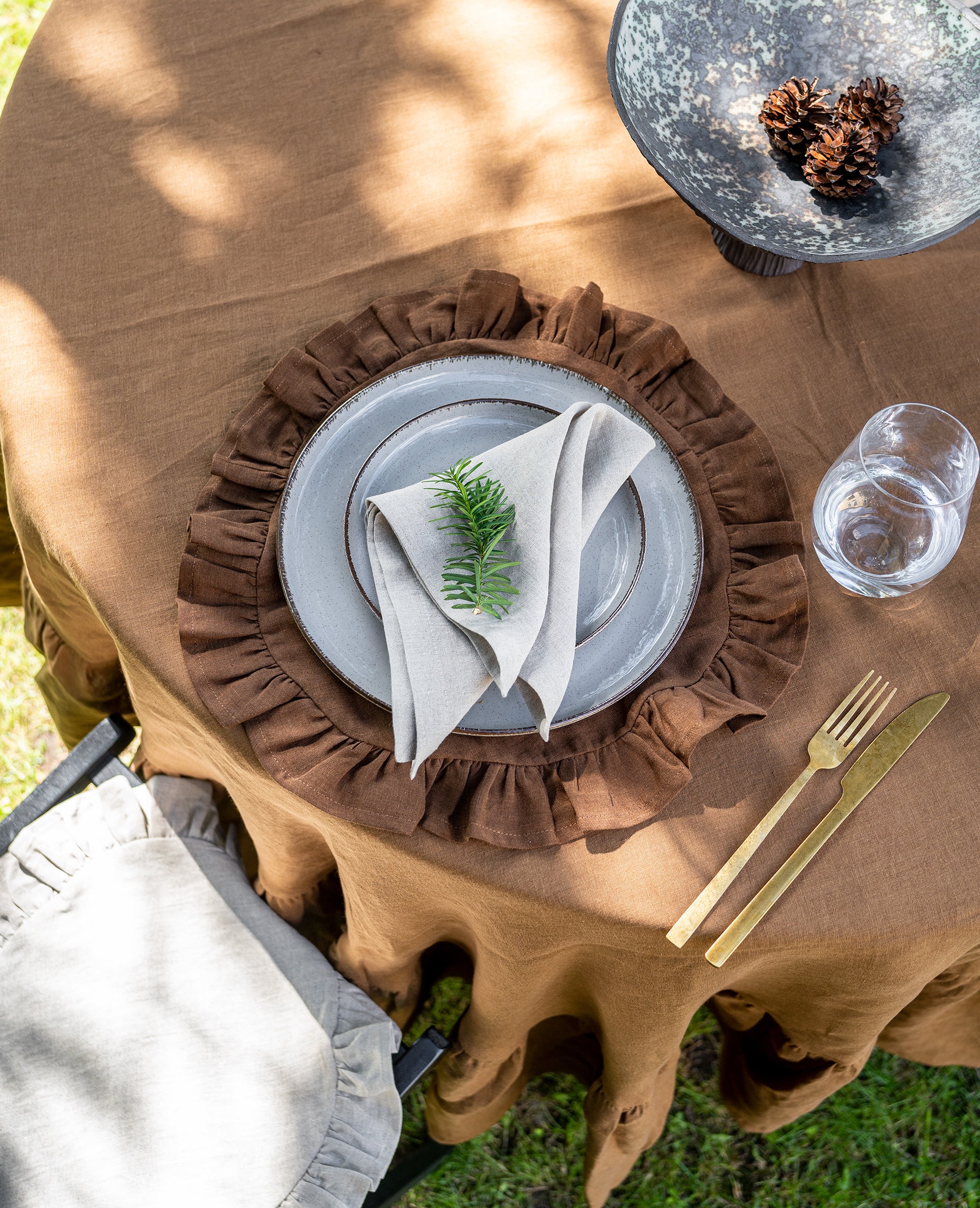 Round Ruffled Linen Placemat in Jungle Green