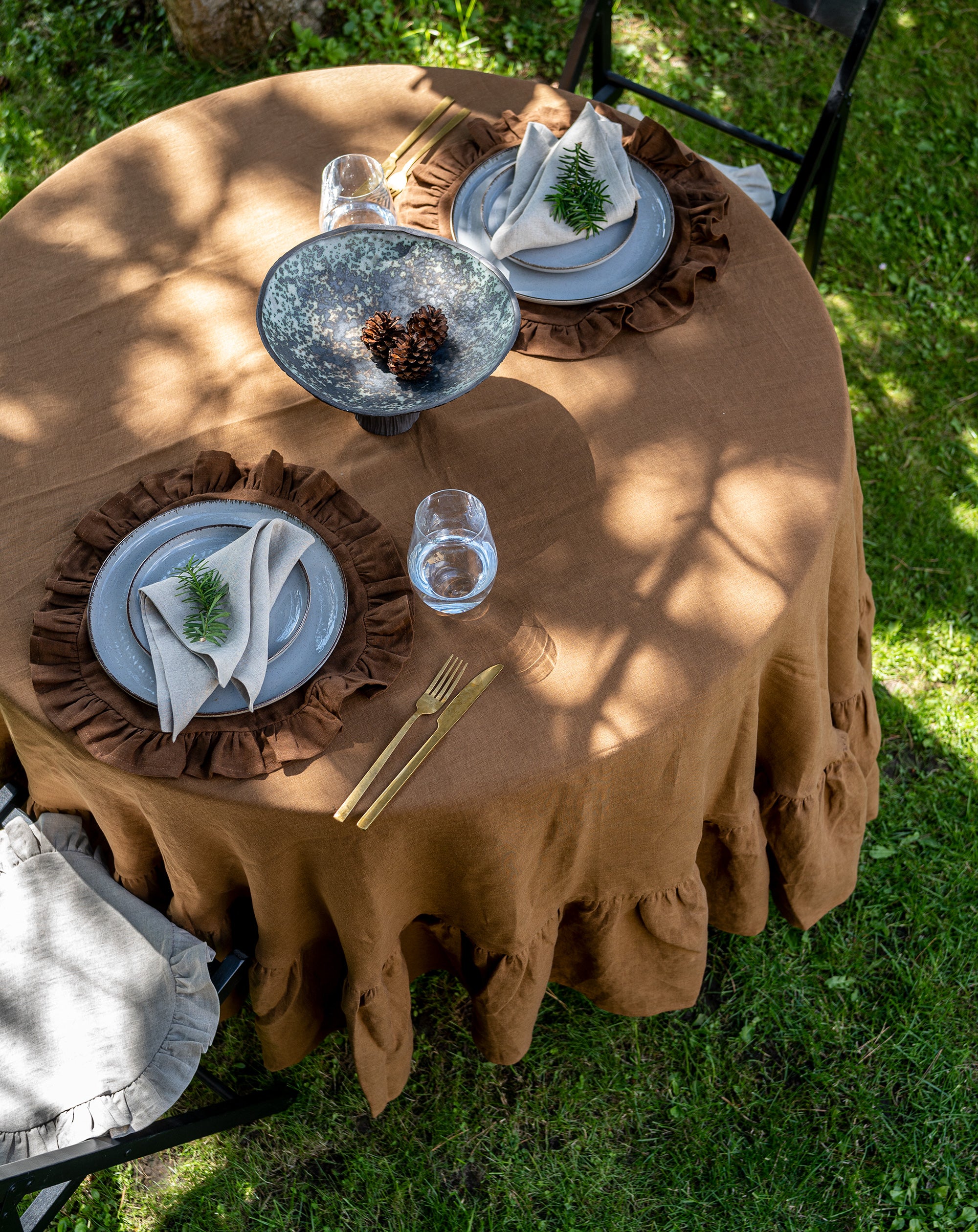 Round Ruffled Linen Placemat in Jungle Green
